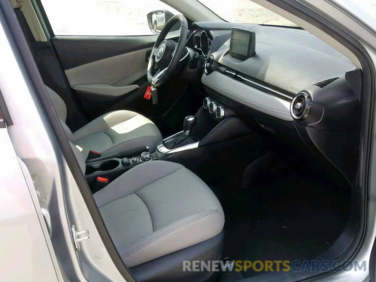 5 Photograph of a damaged car 3MYDLBYV0KY509648 TOYOTA YARIS 2019