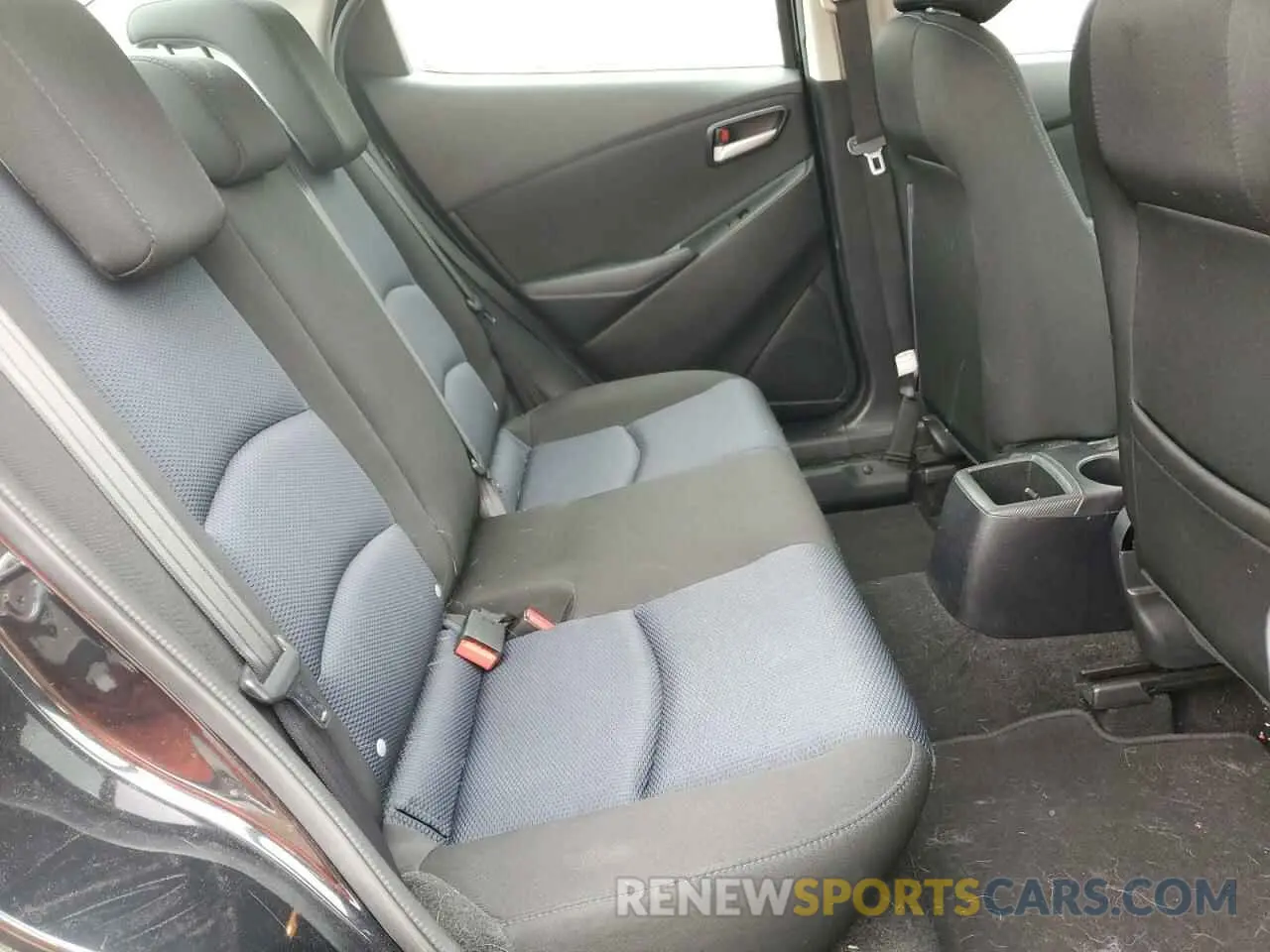 10 Photograph of a damaged car 3MYDLBYV0KY513912 TOYOTA YARIS 2019
