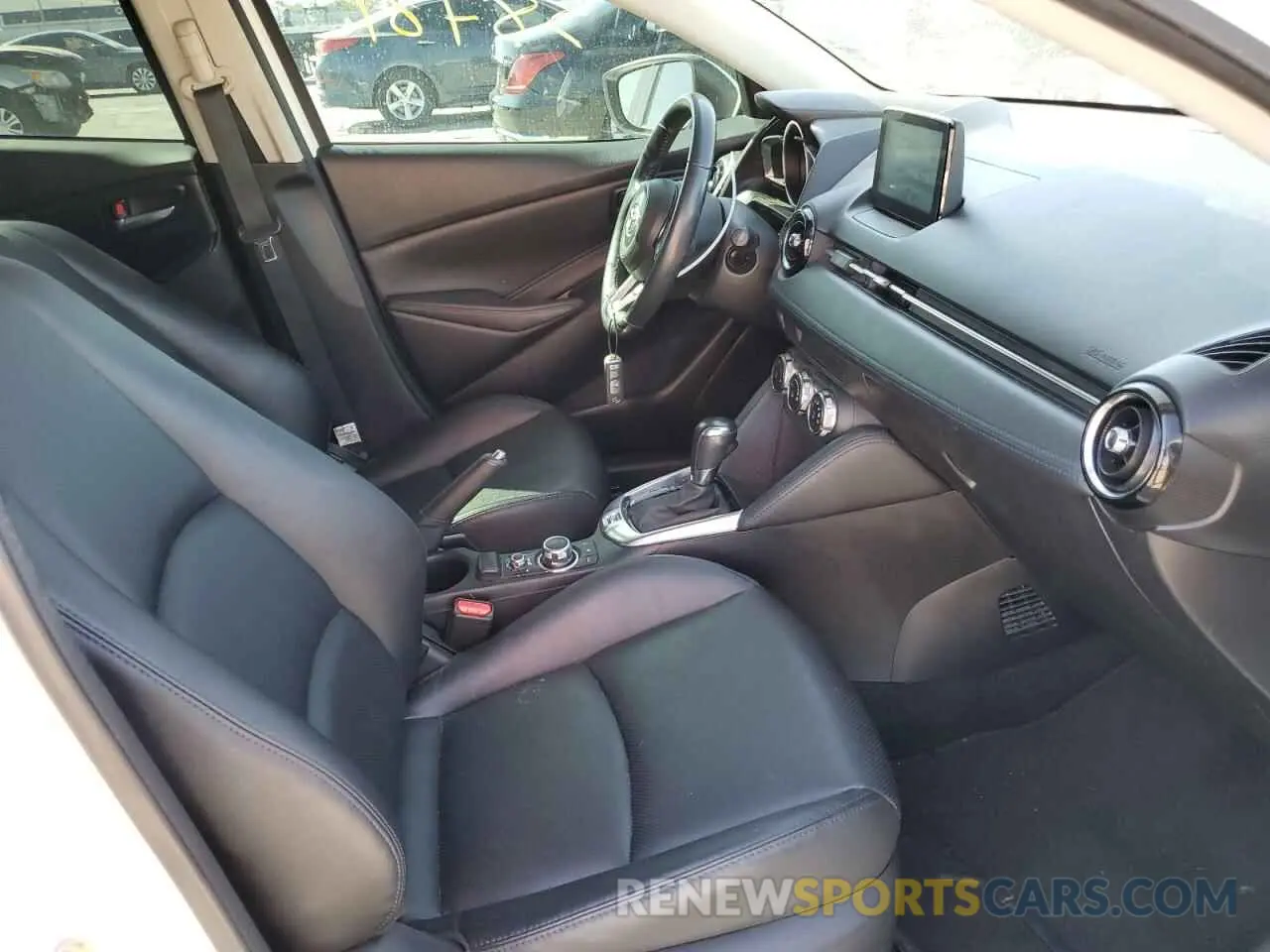 5 Photograph of a damaged car 3MYDLBYV0KY520861 TOYOTA YARIS 2019
