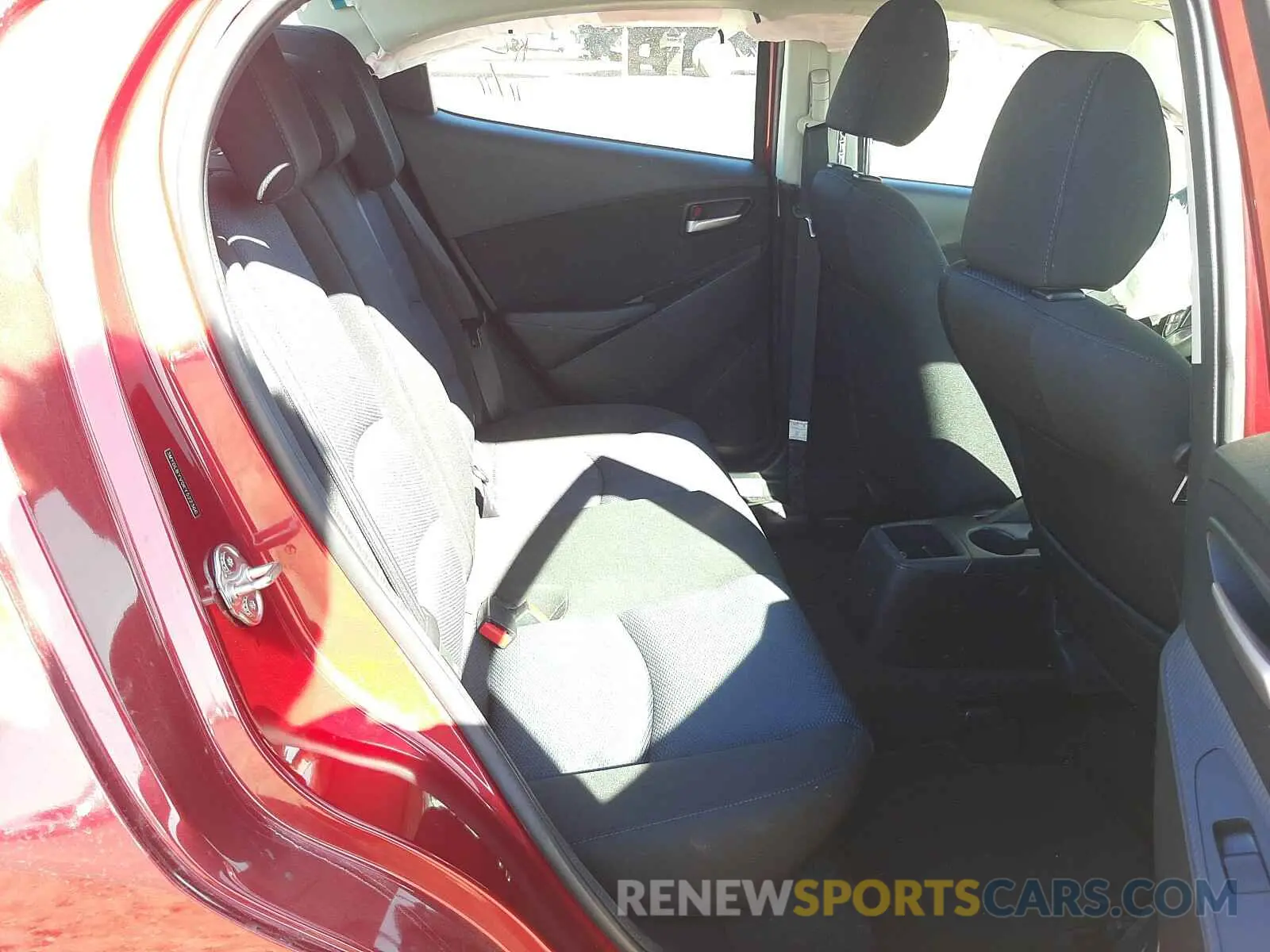 6 Photograph of a damaged car 3MYDLBYV0KY522366 TOYOTA YARIS 2019