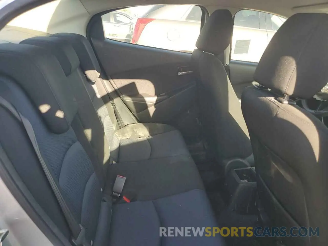 10 Photograph of a damaged car 3MYDLBYV0KY522531 TOYOTA YARIS 2019