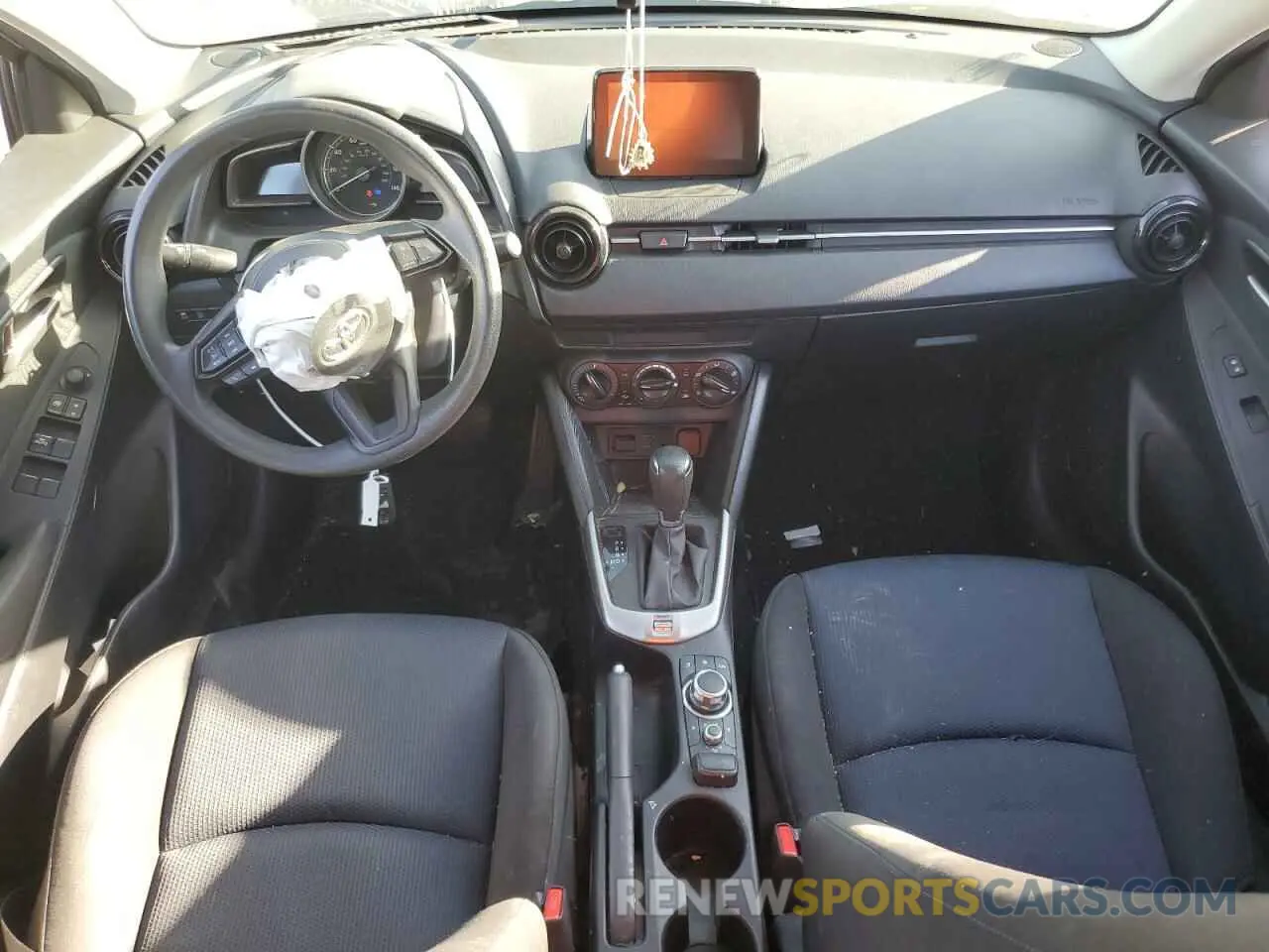 8 Photograph of a damaged car 3MYDLBYV0KY522531 TOYOTA YARIS 2019