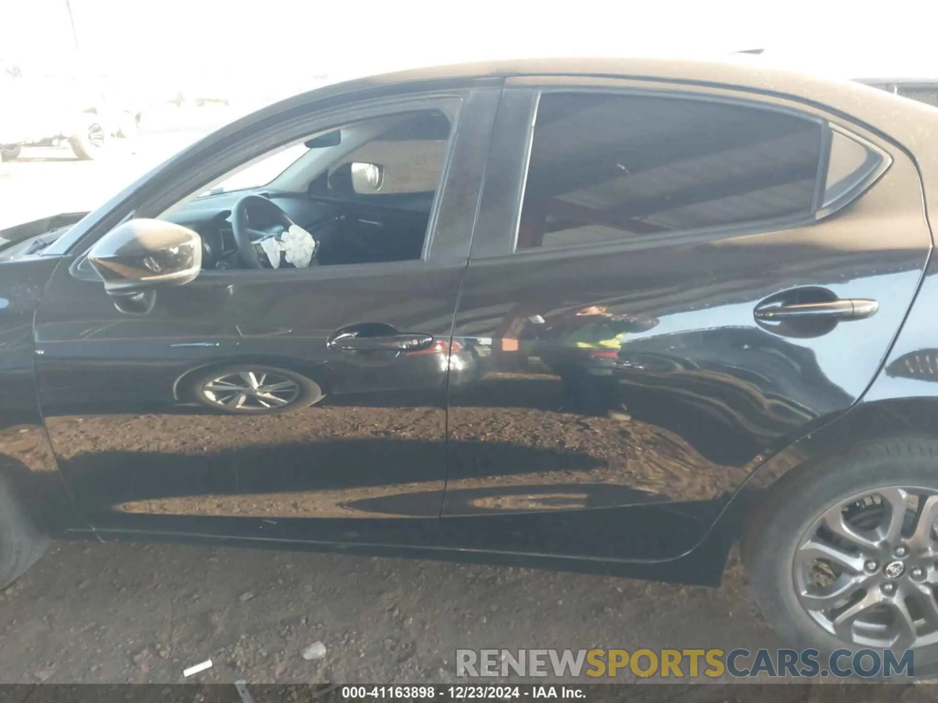 14 Photograph of a damaged car 3MYDLBYV1KY514955 TOYOTA YARIS 2019