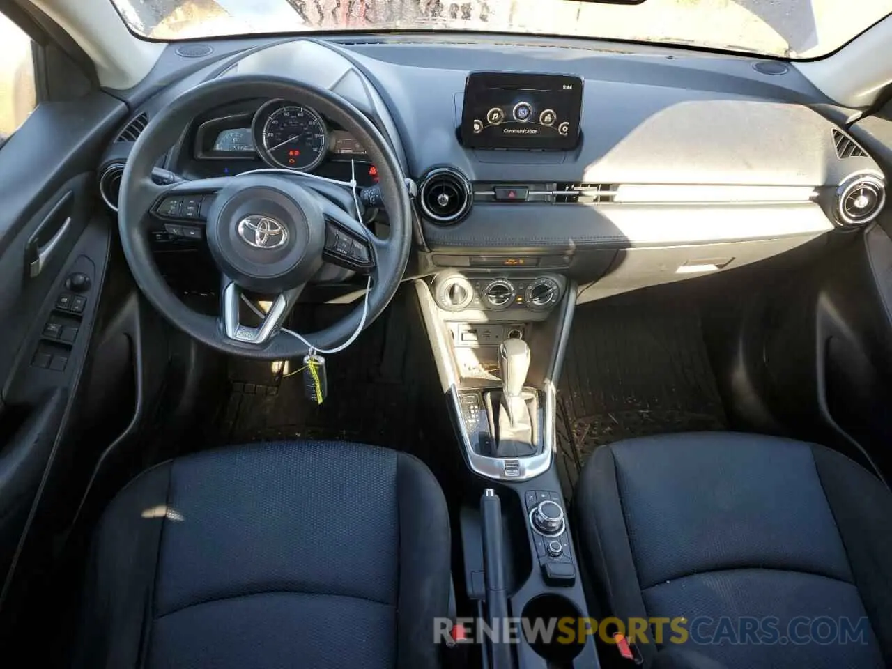 8 Photograph of a damaged car 3MYDLBYV1KY518357 TOYOTA YARIS 2019
