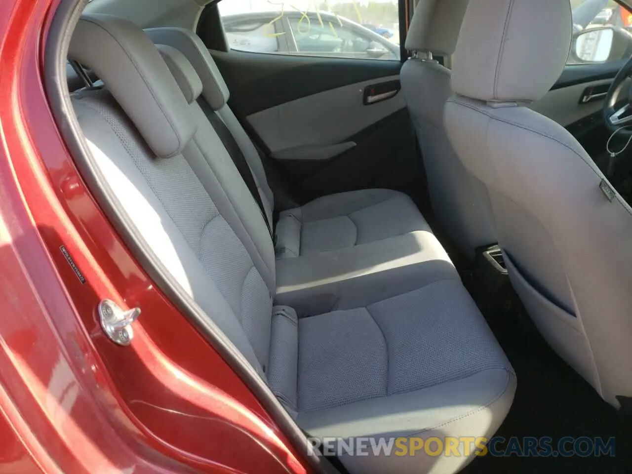6 Photograph of a damaged car 3MYDLBYV1KY518472 TOYOTA YARIS 2019