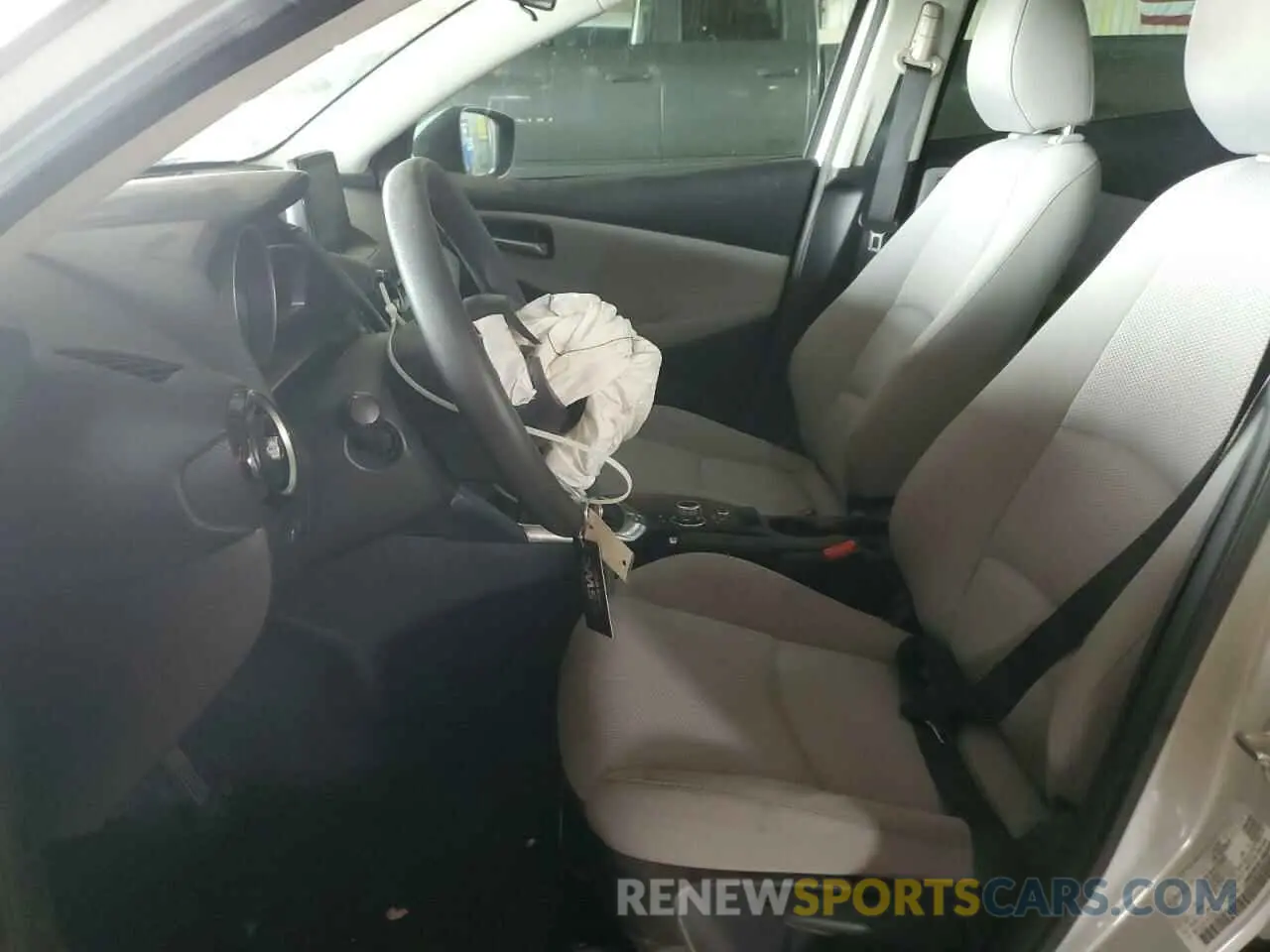 7 Photograph of a damaged car 3MYDLBYV1KY525194 TOYOTA YARIS 2019