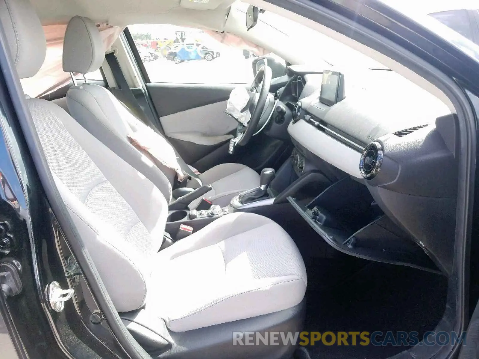 5 Photograph of a damaged car 3MYDLBYV2KY503172 TOYOTA YARIS 2019