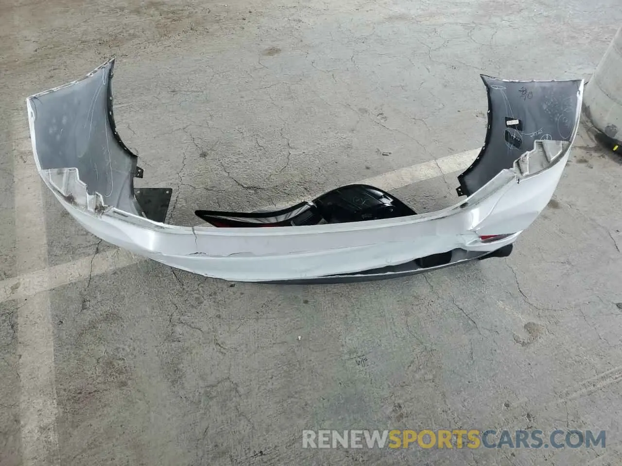 12 Photograph of a damaged car 3MYDLBYV2KY504919 TOYOTA YARIS 2019