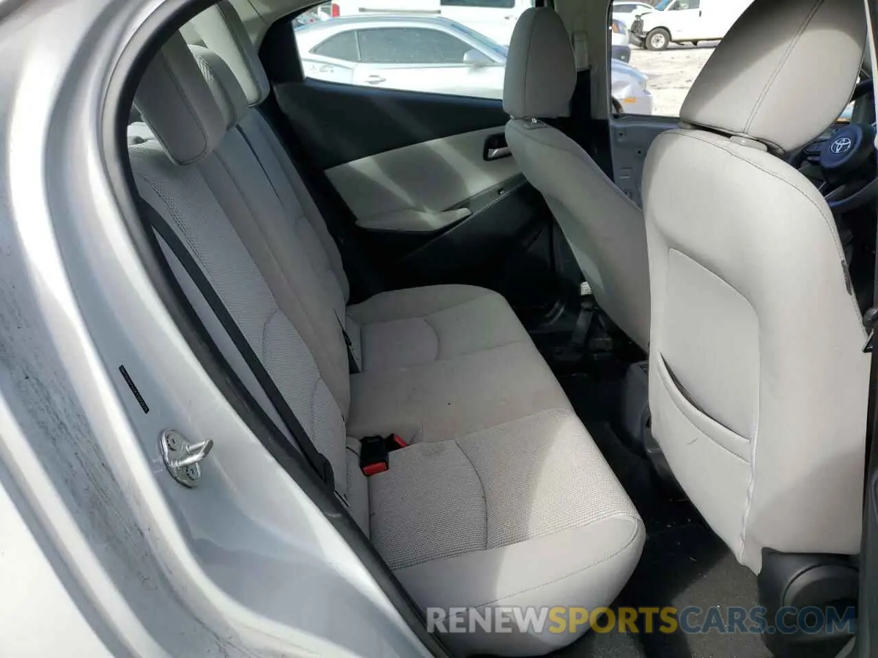 10 Photograph of a damaged car 3MYDLBYV2KY505925 TOYOTA YARIS 2019