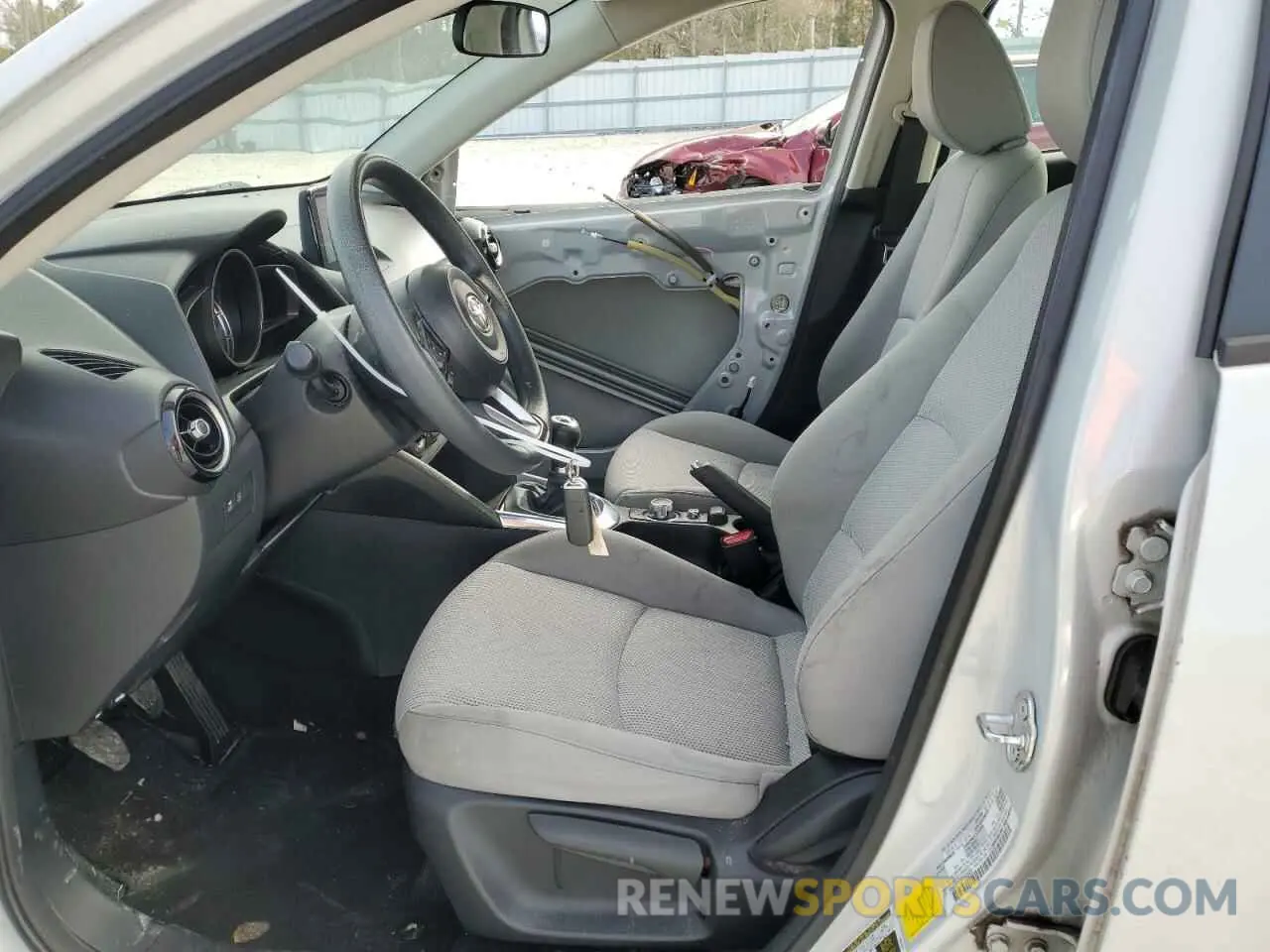 7 Photograph of a damaged car 3MYDLBYV2KY505925 TOYOTA YARIS 2019