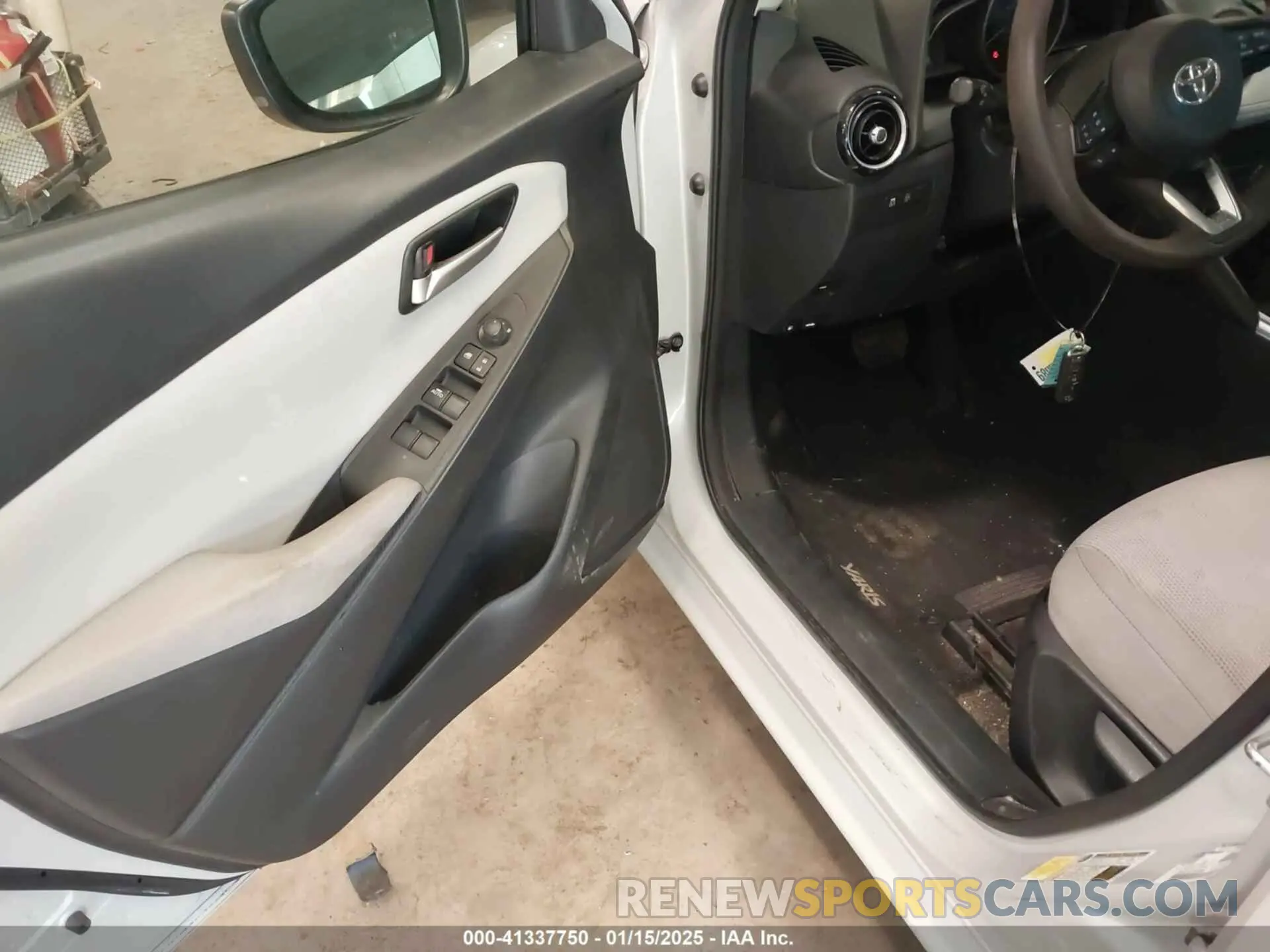 14 Photograph of a damaged car 3MYDLBYV2KY506668 TOYOTA YARIS 2019