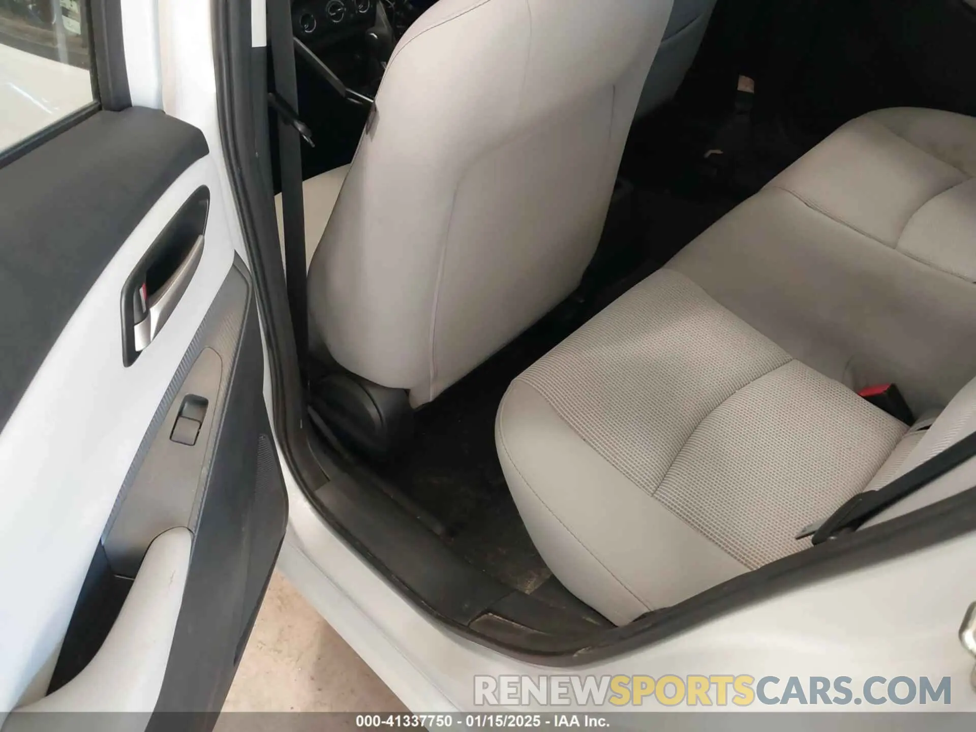 15 Photograph of a damaged car 3MYDLBYV2KY506668 TOYOTA YARIS 2019