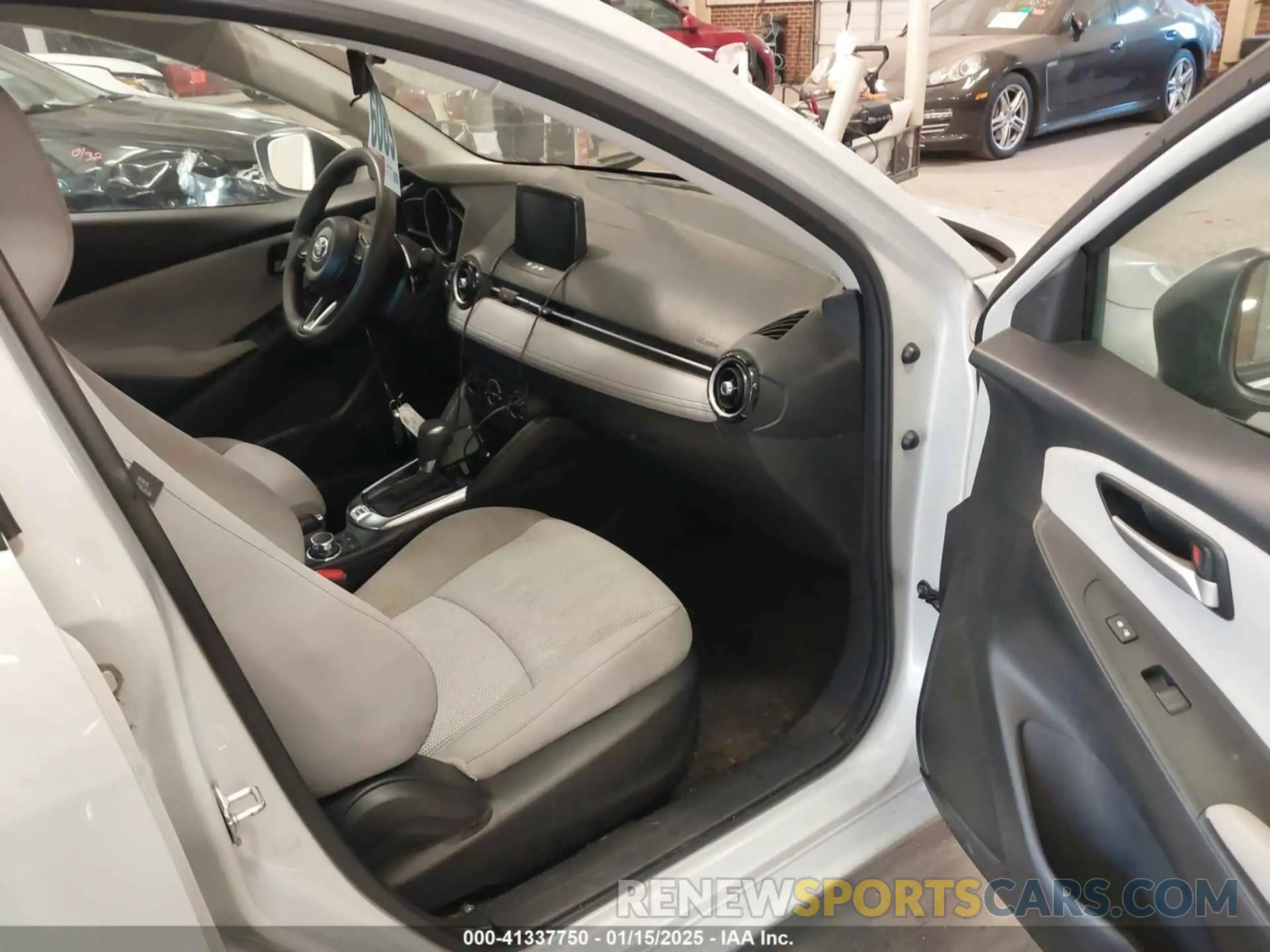 5 Photograph of a damaged car 3MYDLBYV2KY506668 TOYOTA YARIS 2019