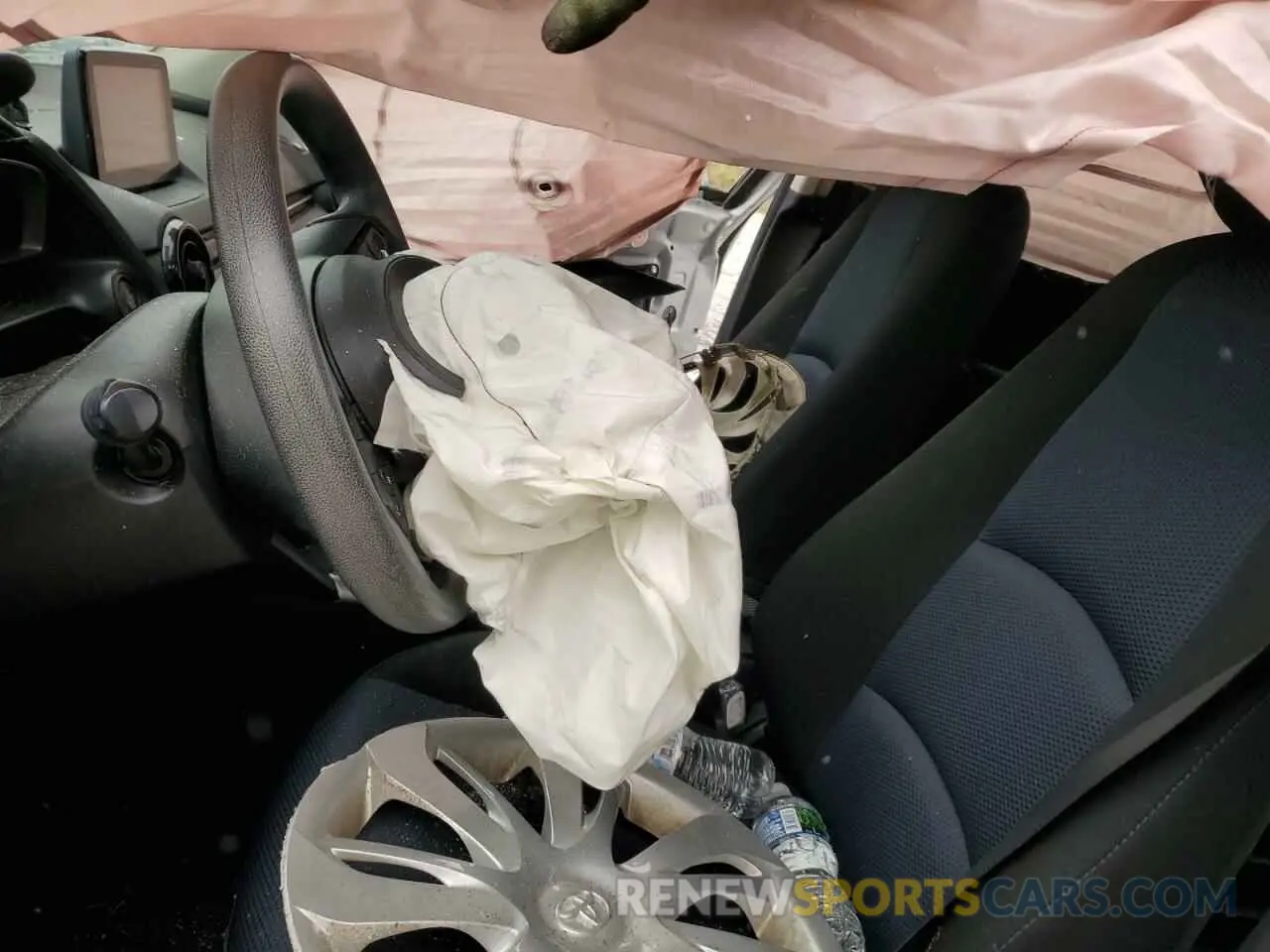 7 Фотография поврежденного автомобиля 3MYDLBYV2KY508579 TOYOTA YARIS 2019