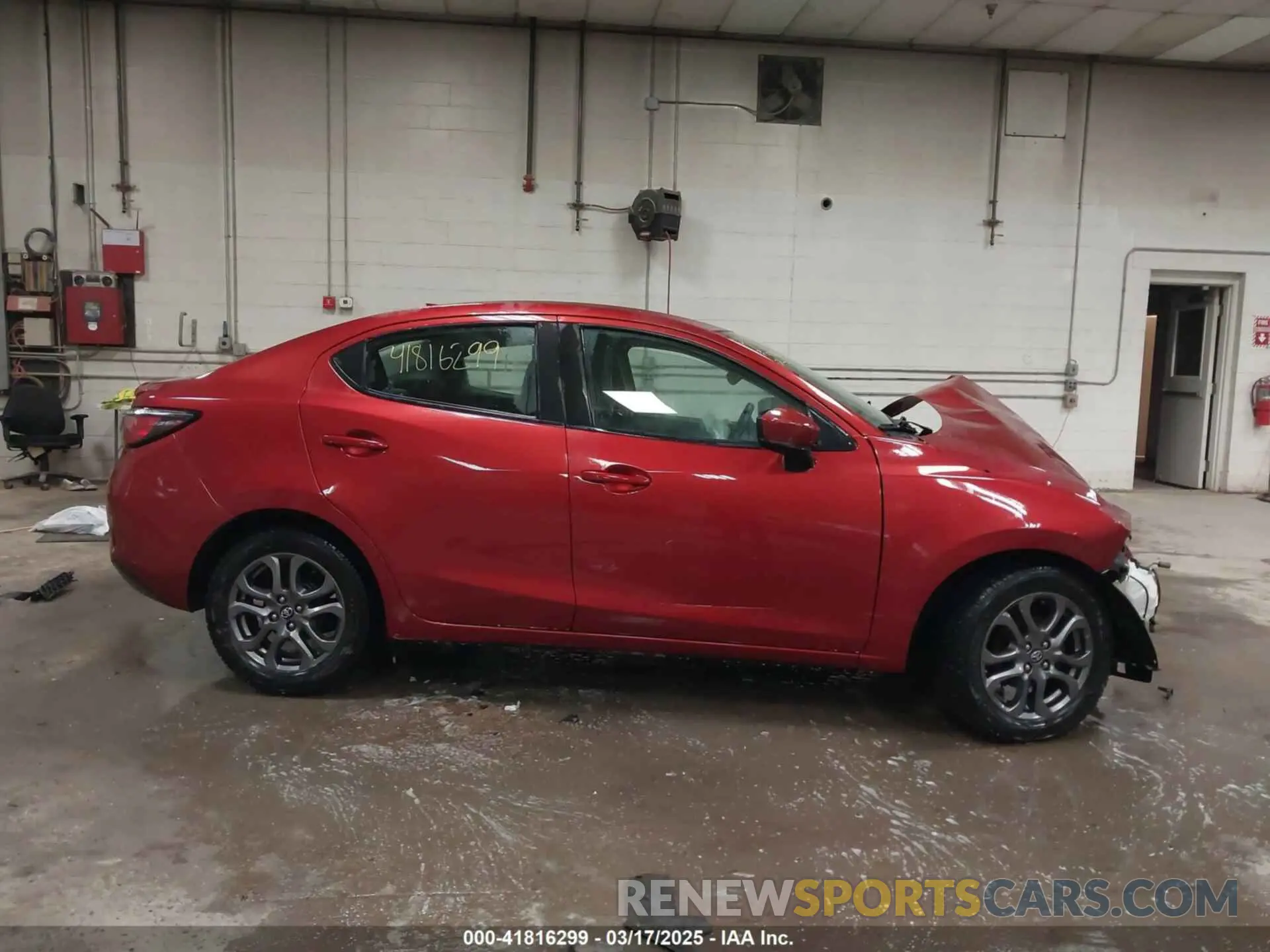 14 Photograph of a damaged car 3MYDLBYV2KY509893 TOYOTA YARIS 2019