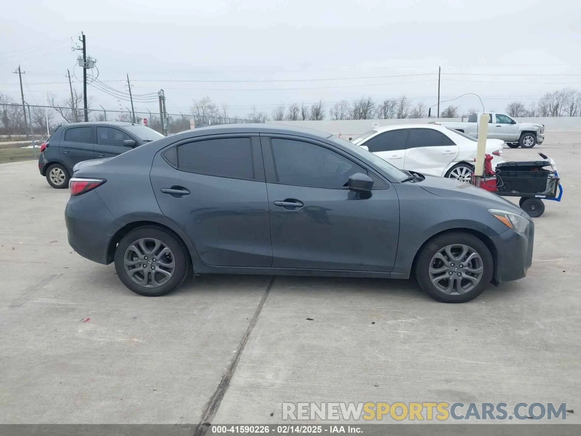 13 Фотография поврежденного автомобиля 3MYDLBYV2KY520151 TOYOTA YARIS 2019