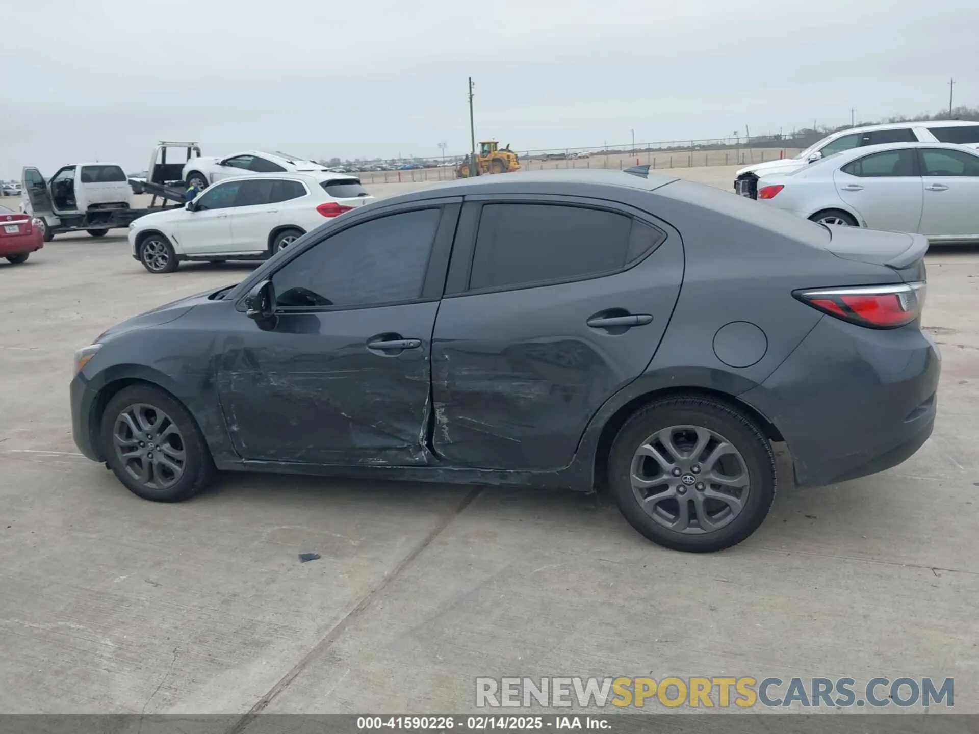 14 Фотография поврежденного автомобиля 3MYDLBYV2KY520151 TOYOTA YARIS 2019