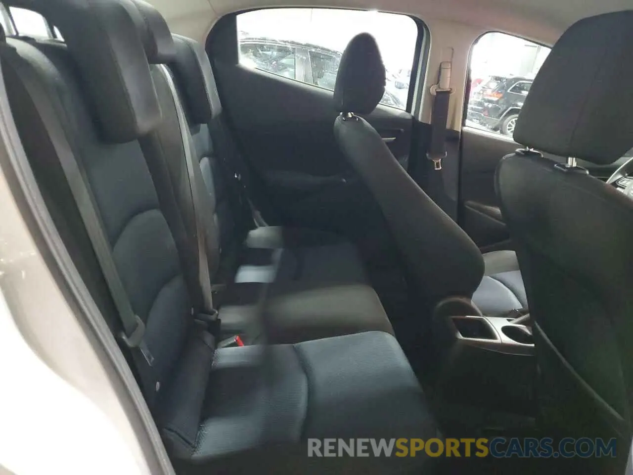 10 Фотография поврежденного автомобиля 3MYDLBYV2KY525768 TOYOTA YARIS 2019