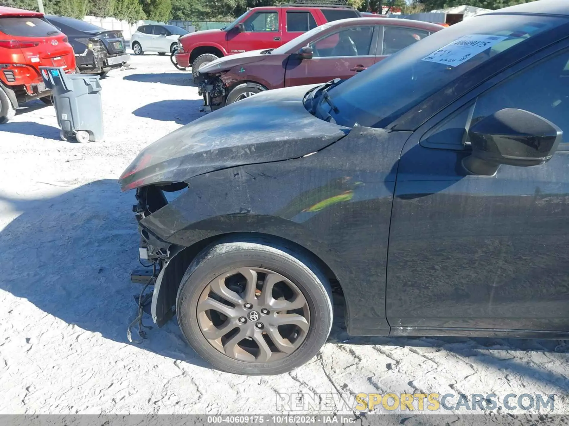 18 Фотография поврежденного автомобиля 3MYDLBYV3KY500300 TOYOTA YARIS 2019