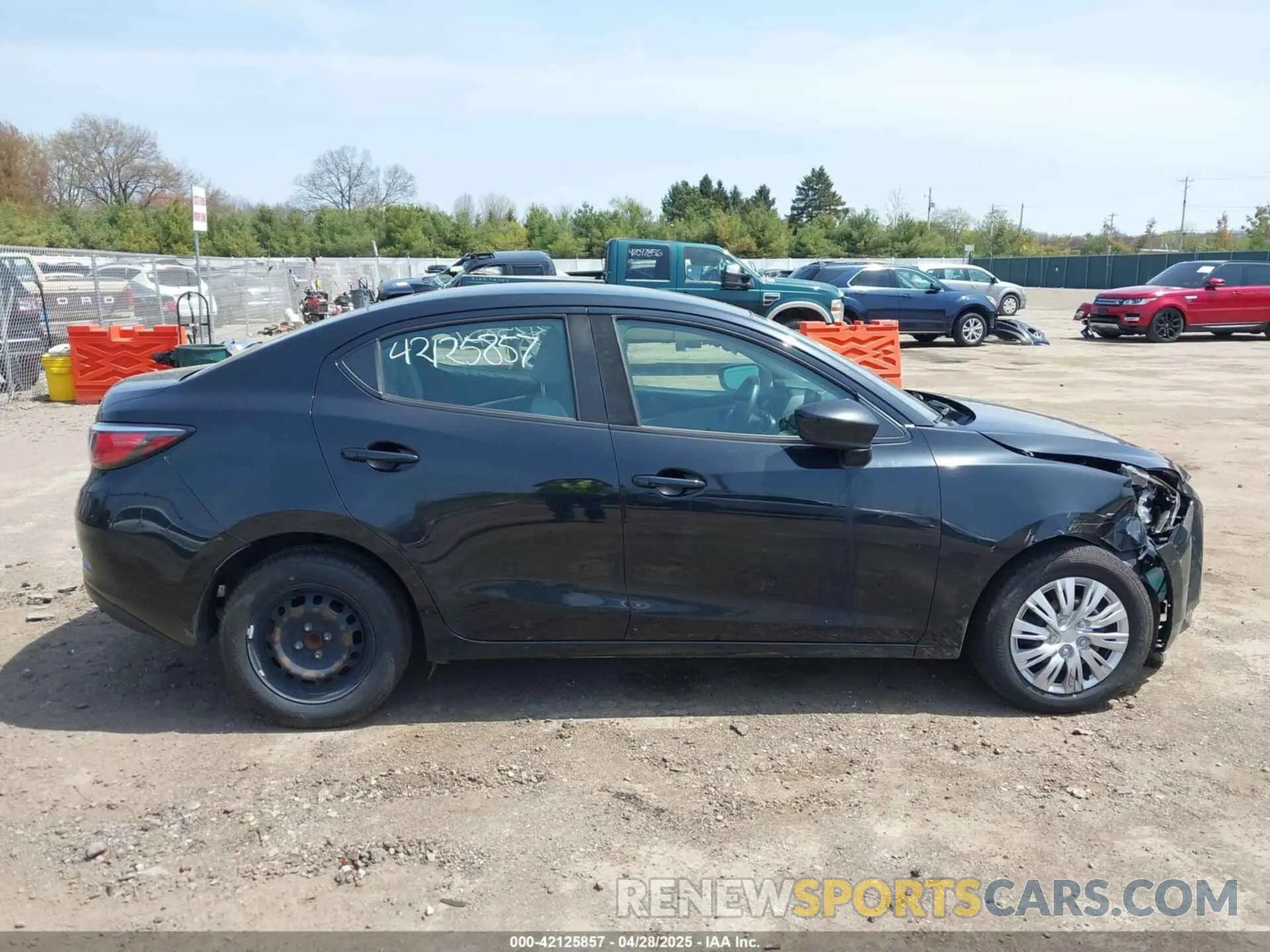 13 Photograph of a damaged car 3MYDLBYV3KY503066 TOYOTA YARIS 2019