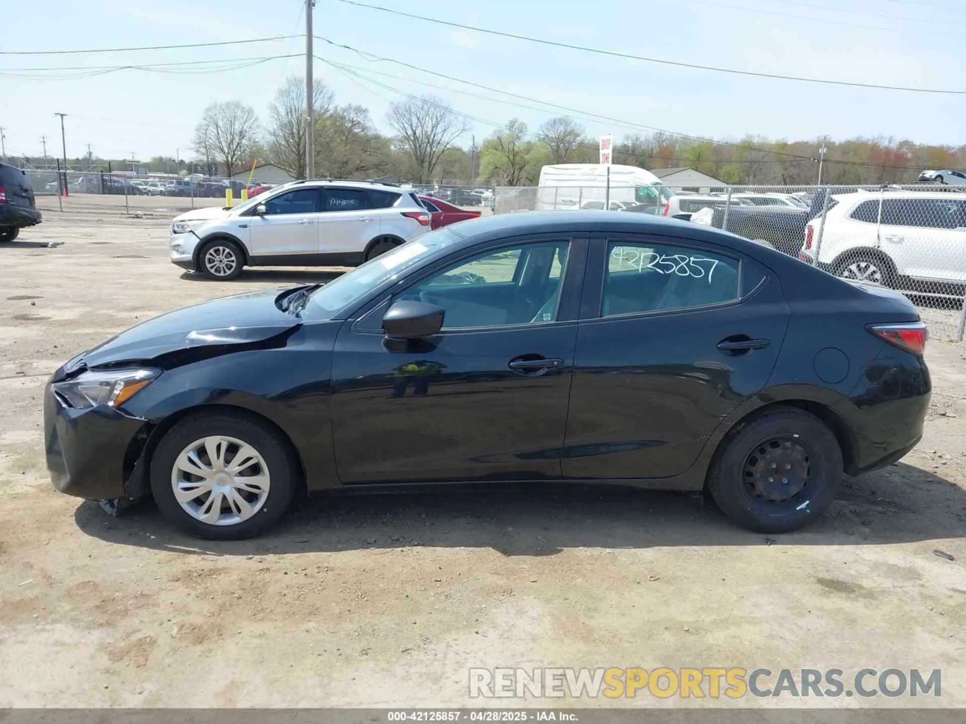 14 Photograph of a damaged car 3MYDLBYV3KY503066 TOYOTA YARIS 2019