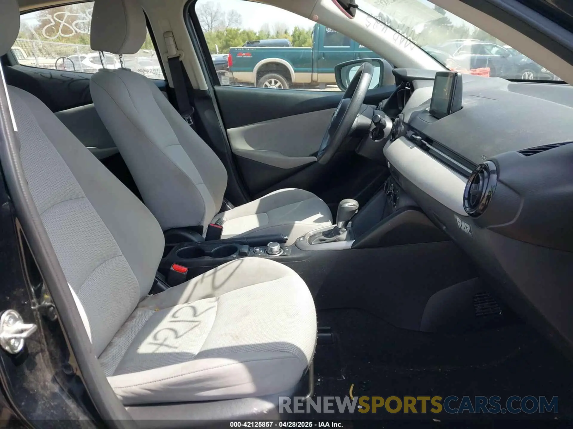 5 Photograph of a damaged car 3MYDLBYV3KY503066 TOYOTA YARIS 2019