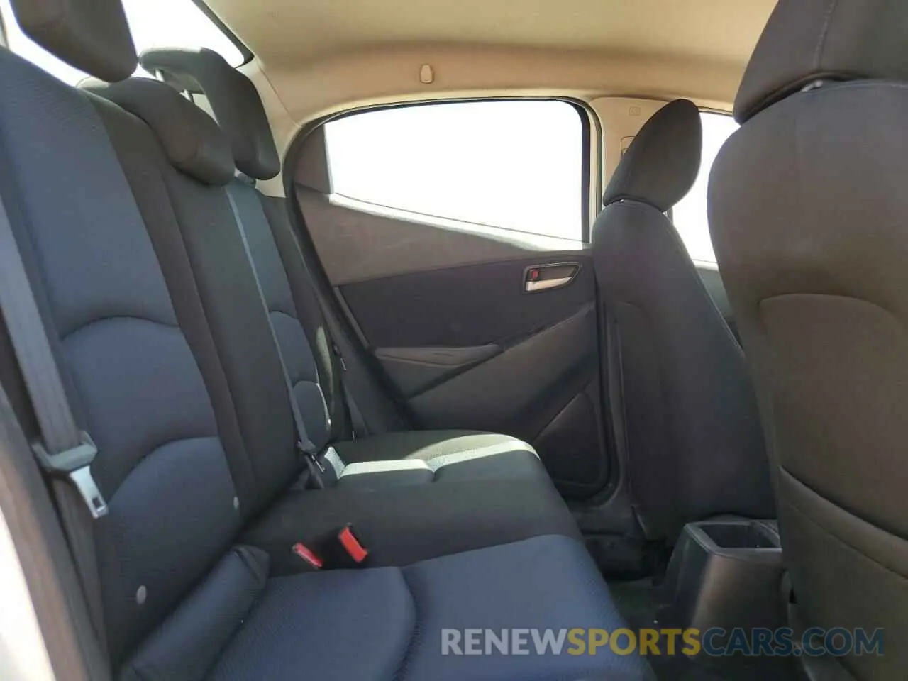 10 Photograph of a damaged car 3MYDLBYV3KY509238 TOYOTA YARIS 2019