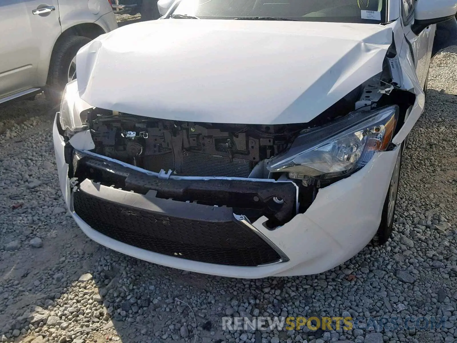 9 Photograph of a damaged car 3MYDLBYV3KY518523 TOYOTA YARIS 2019