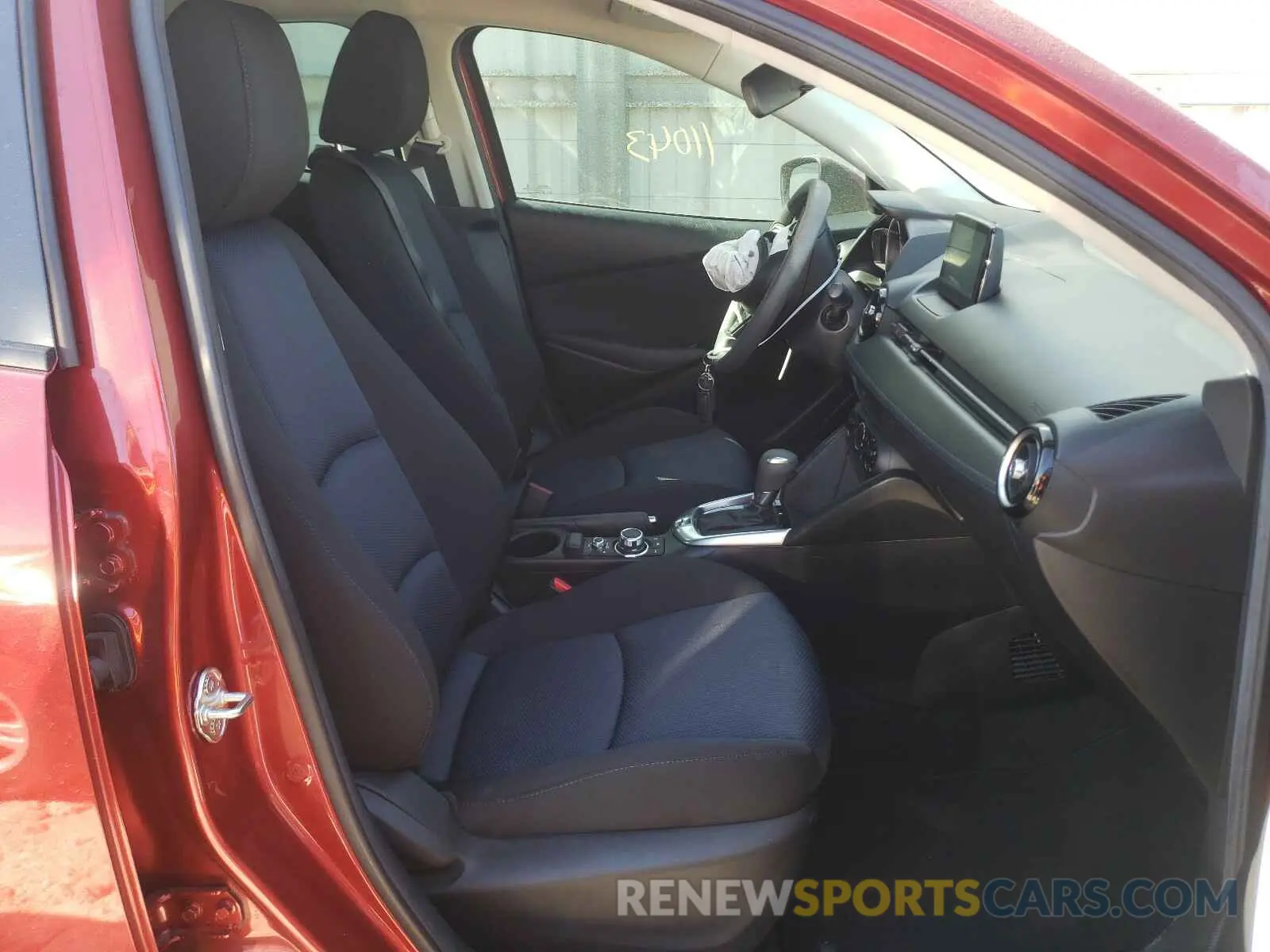 5 Photograph of a damaged car 3MYDLBYV3KY520689 TOYOTA YARIS 2019
