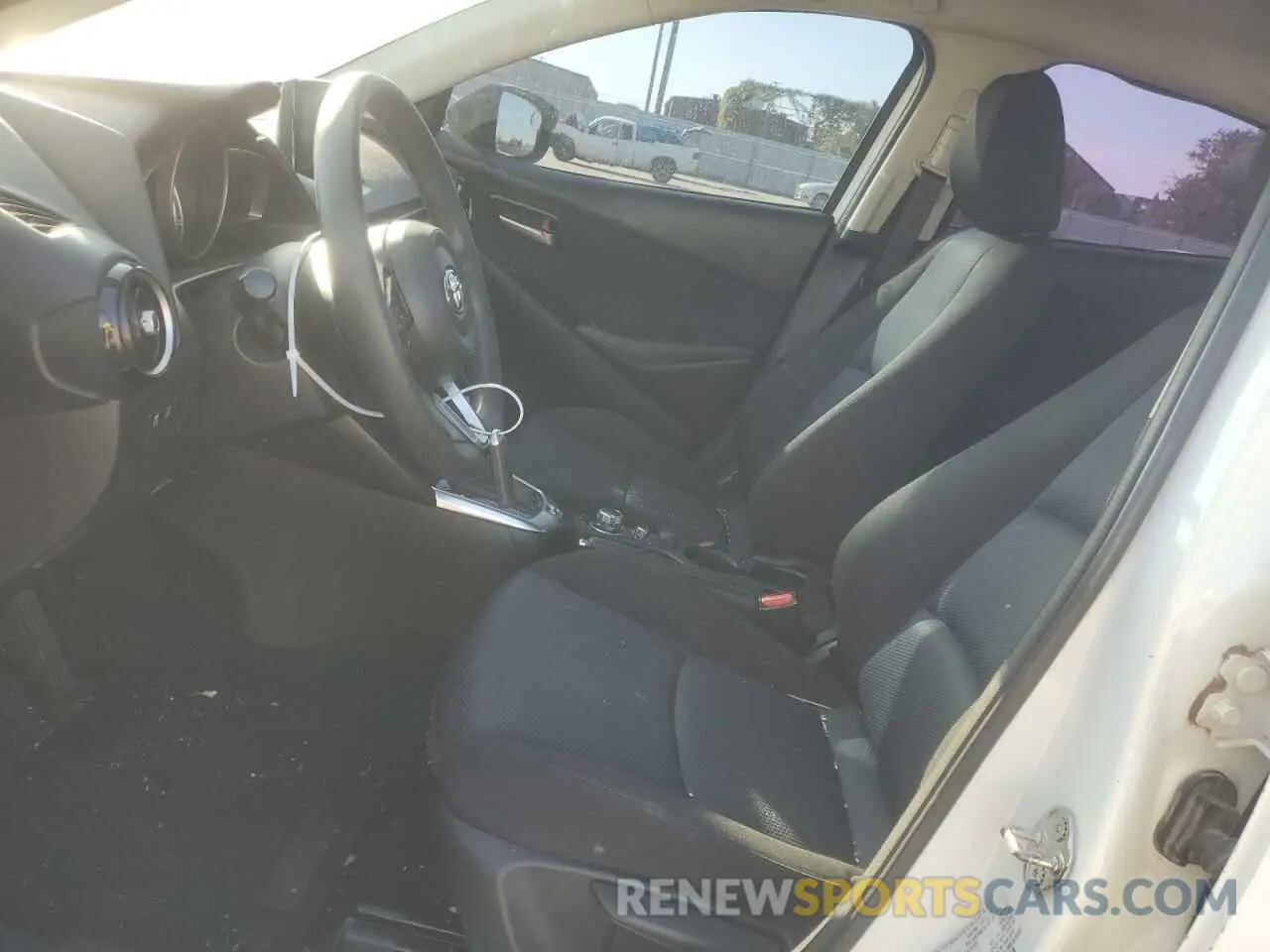 7 Photograph of a damaged car 3MYDLBYV3KY522720 TOYOTA YARIS 2019