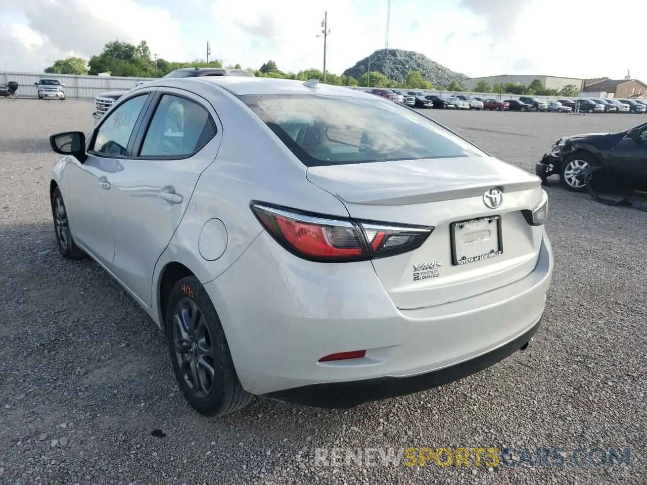 3 Фотография поврежденного автомобиля 3MYDLBYV4KY502962 TOYOTA YARIS 2019