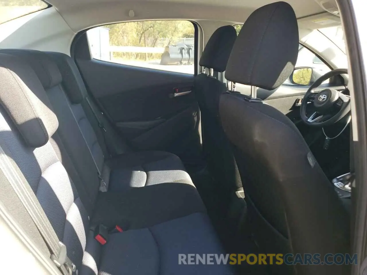 10 Photograph of a damaged car 3MYDLBYV4KY509703 TOYOTA YARIS 2019