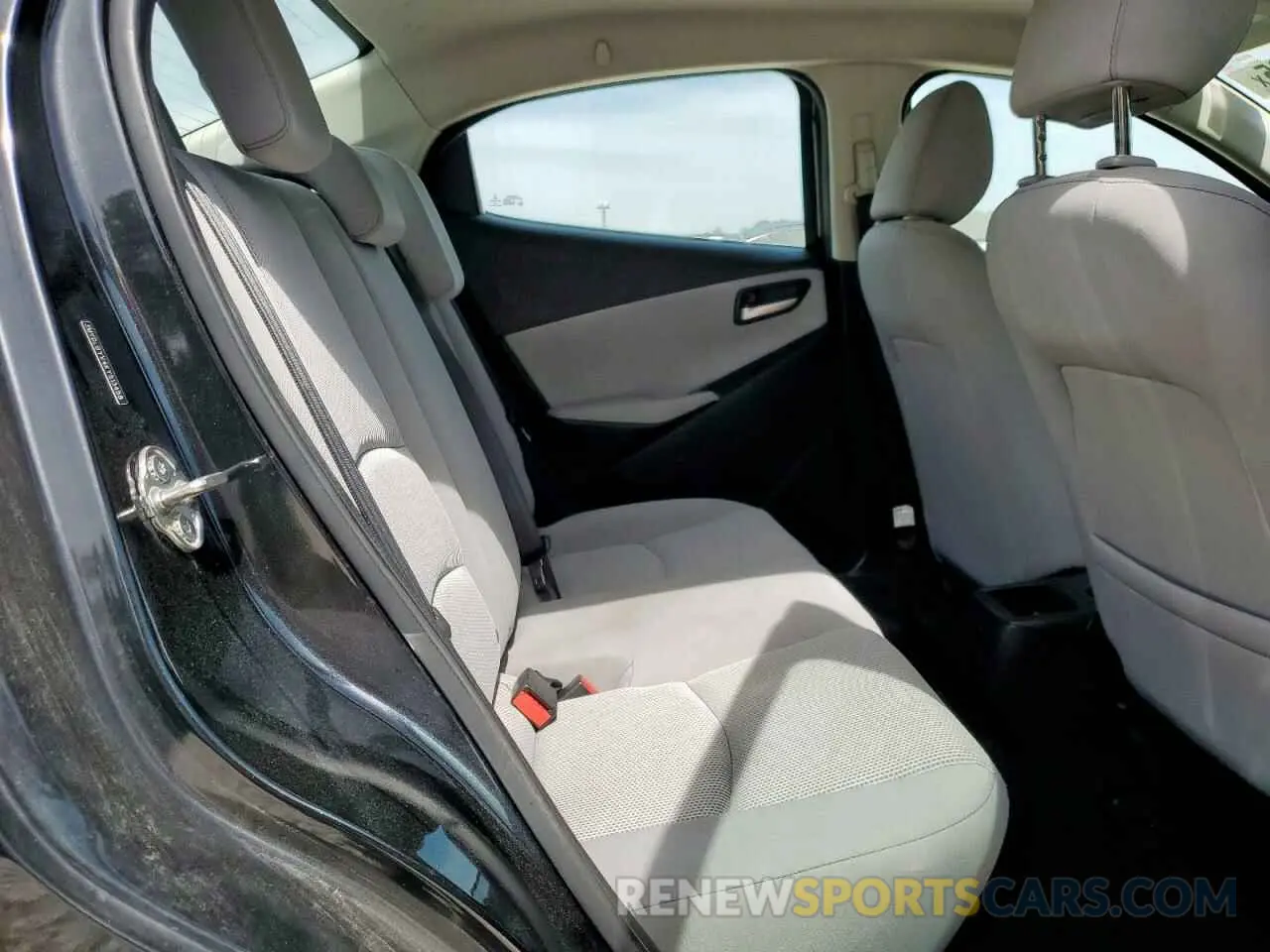 10 Photograph of a damaged car 3MYDLBYV4KY513458 TOYOTA YARIS 2019
