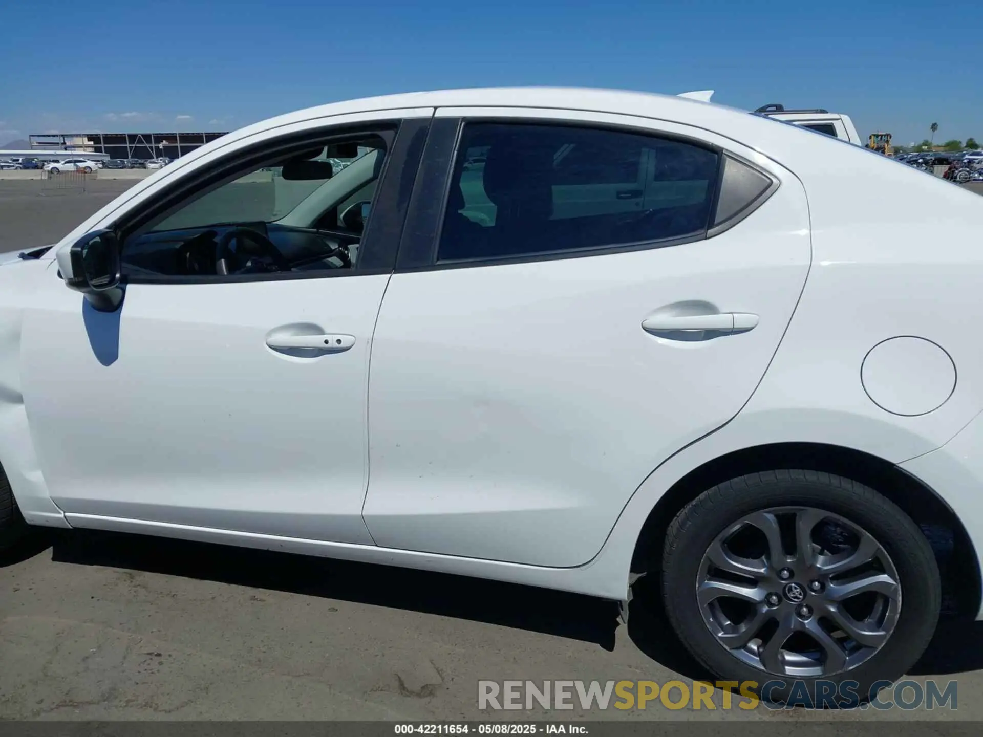 15 Фотография поврежденного автомобиля 3MYDLBYV4KY523780 TOYOTA YARIS 2019