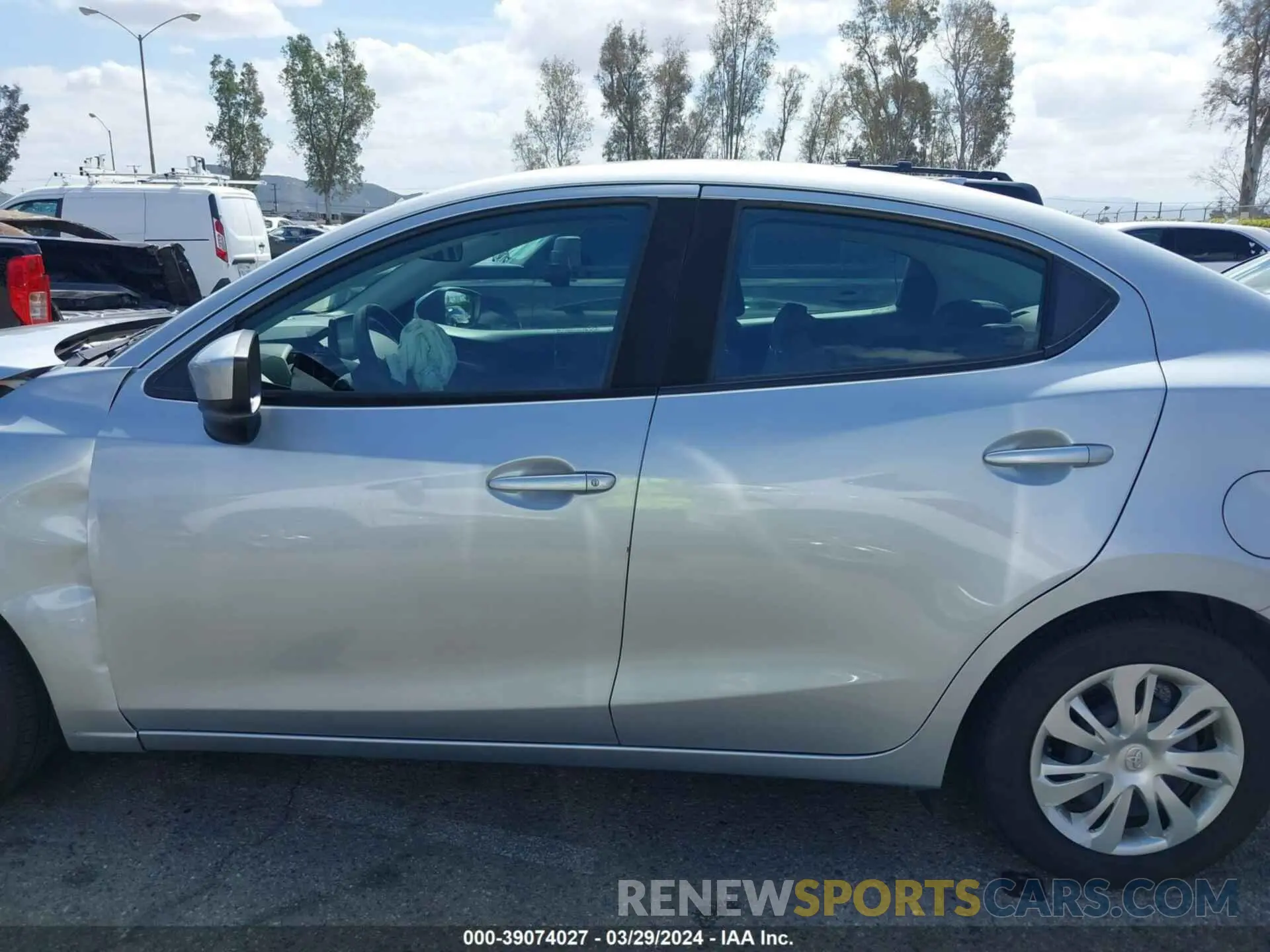 15 Фотография поврежденного автомобиля 3MYDLBYV4KY524041 TOYOTA YARIS 2019