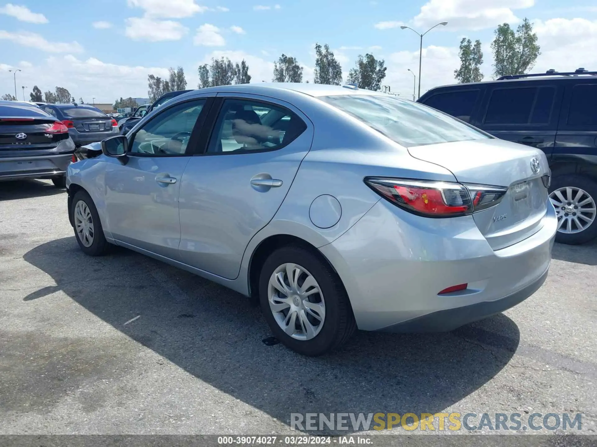 3 Фотография поврежденного автомобиля 3MYDLBYV4KY524041 TOYOTA YARIS 2019