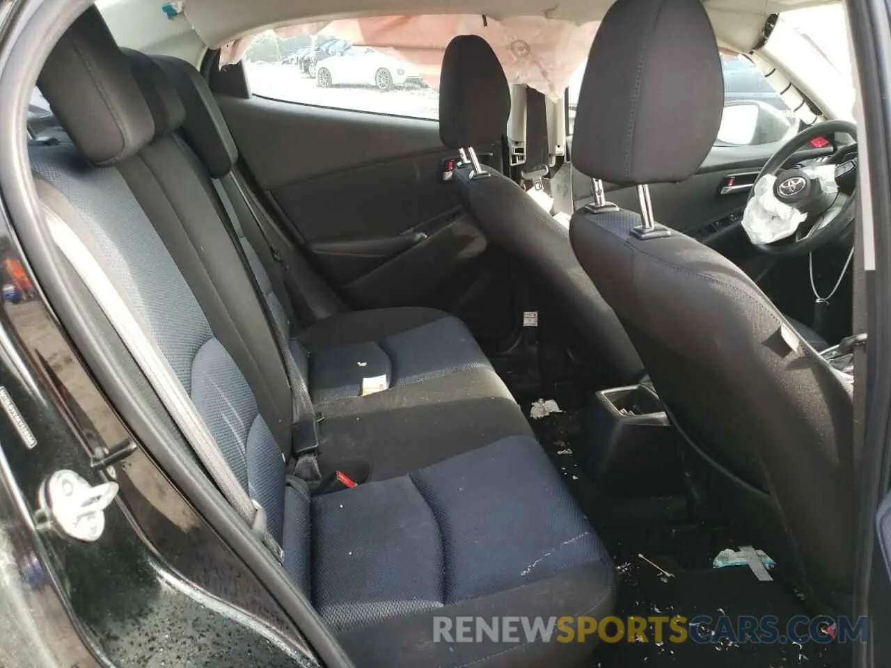 10 Фотография поврежденного автомобиля 3MYDLBYV4KY528560 TOYOTA YARIS 2019