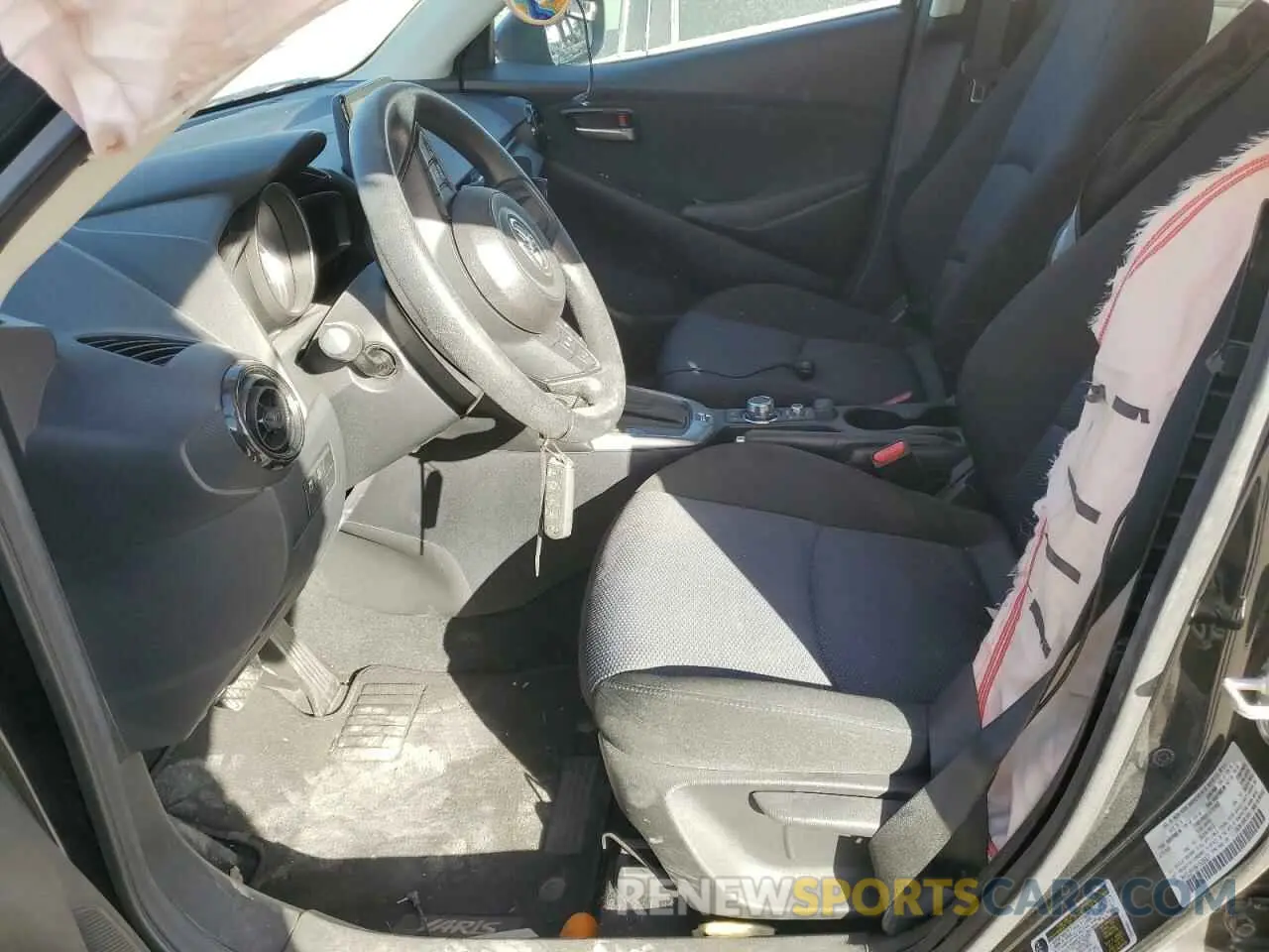 7 Photograph of a damaged car 3MYDLBYV5KY506907 TOYOTA YARIS 2019