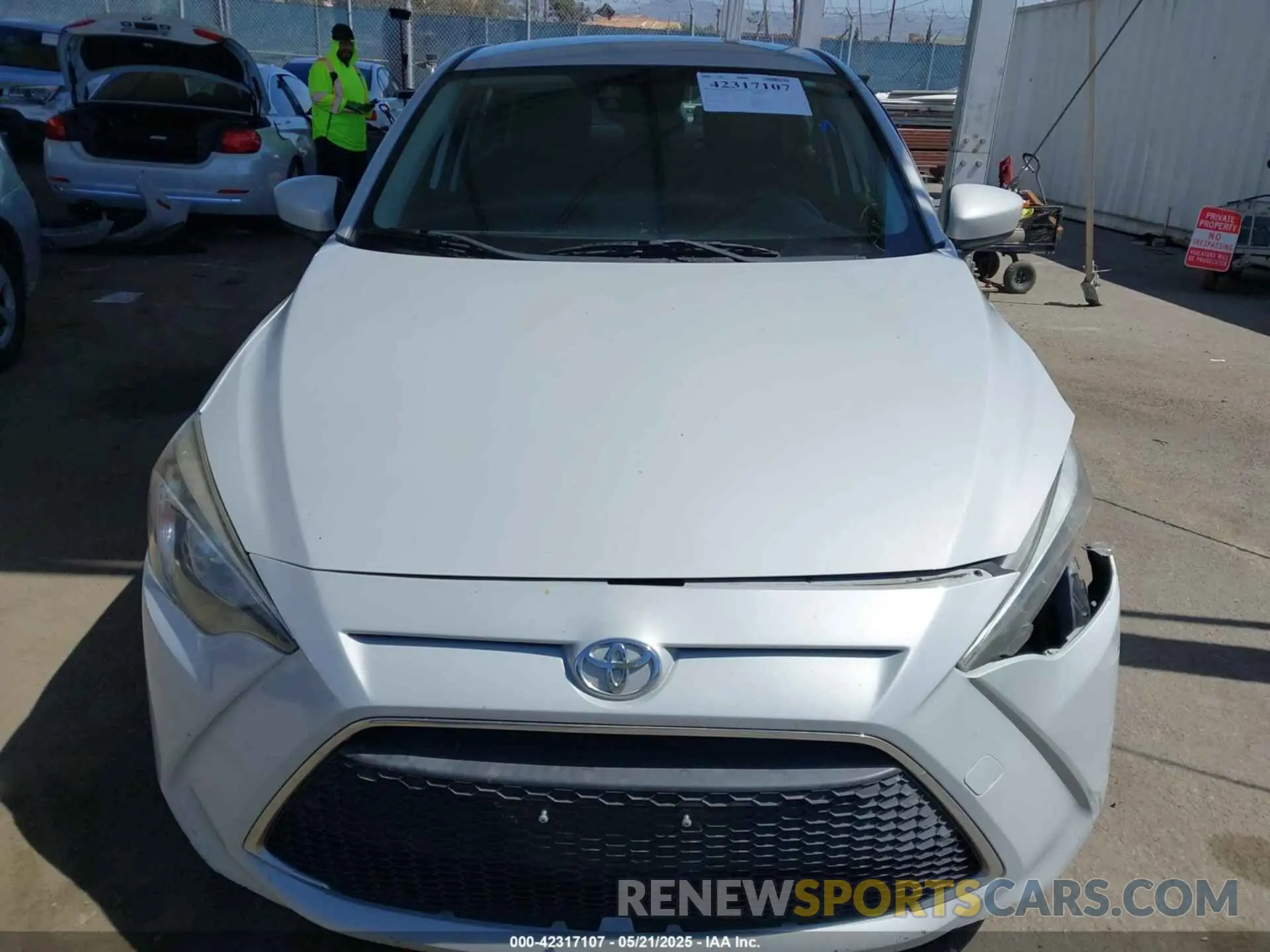 12 Photograph of a damaged car 3MYDLBYV5KY512111 TOYOTA YARIS 2019