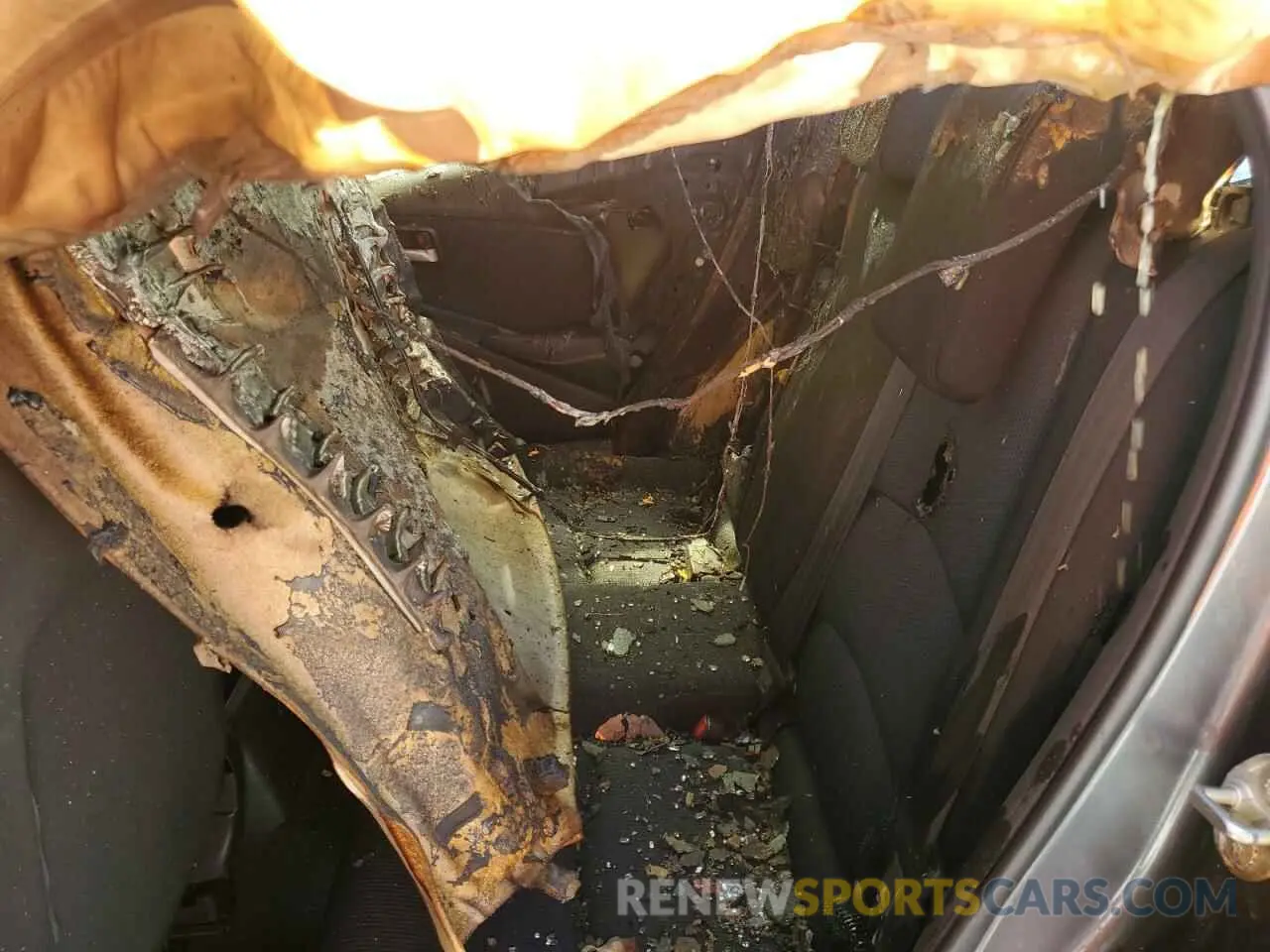 10 Photograph of a damaged car 3MYDLBYV5KY518085 TOYOTA YARIS 2019