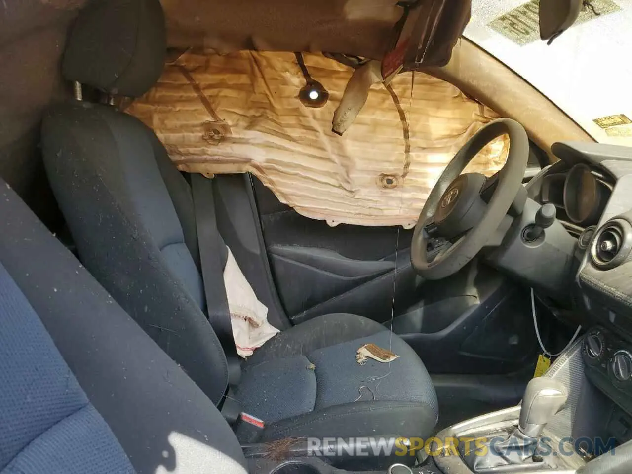 7 Photograph of a damaged car 3MYDLBYV5KY518085 TOYOTA YARIS 2019