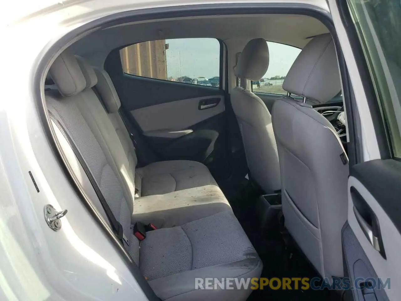 11 Photograph of a damaged car 3MYDLBYV5KY518247 TOYOTA YARIS 2019