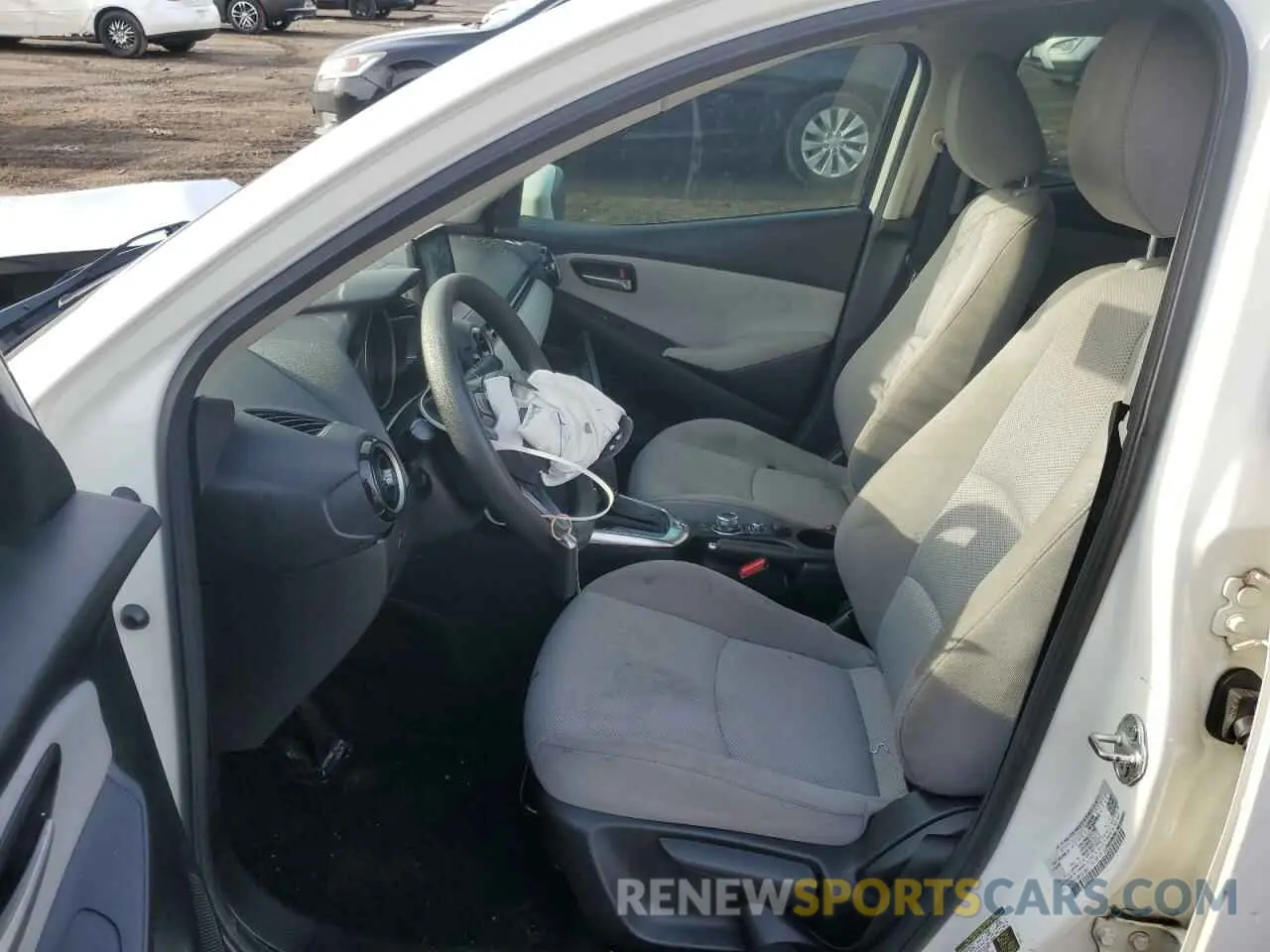 7 Photograph of a damaged car 3MYDLBYV5KY518247 TOYOTA YARIS 2019