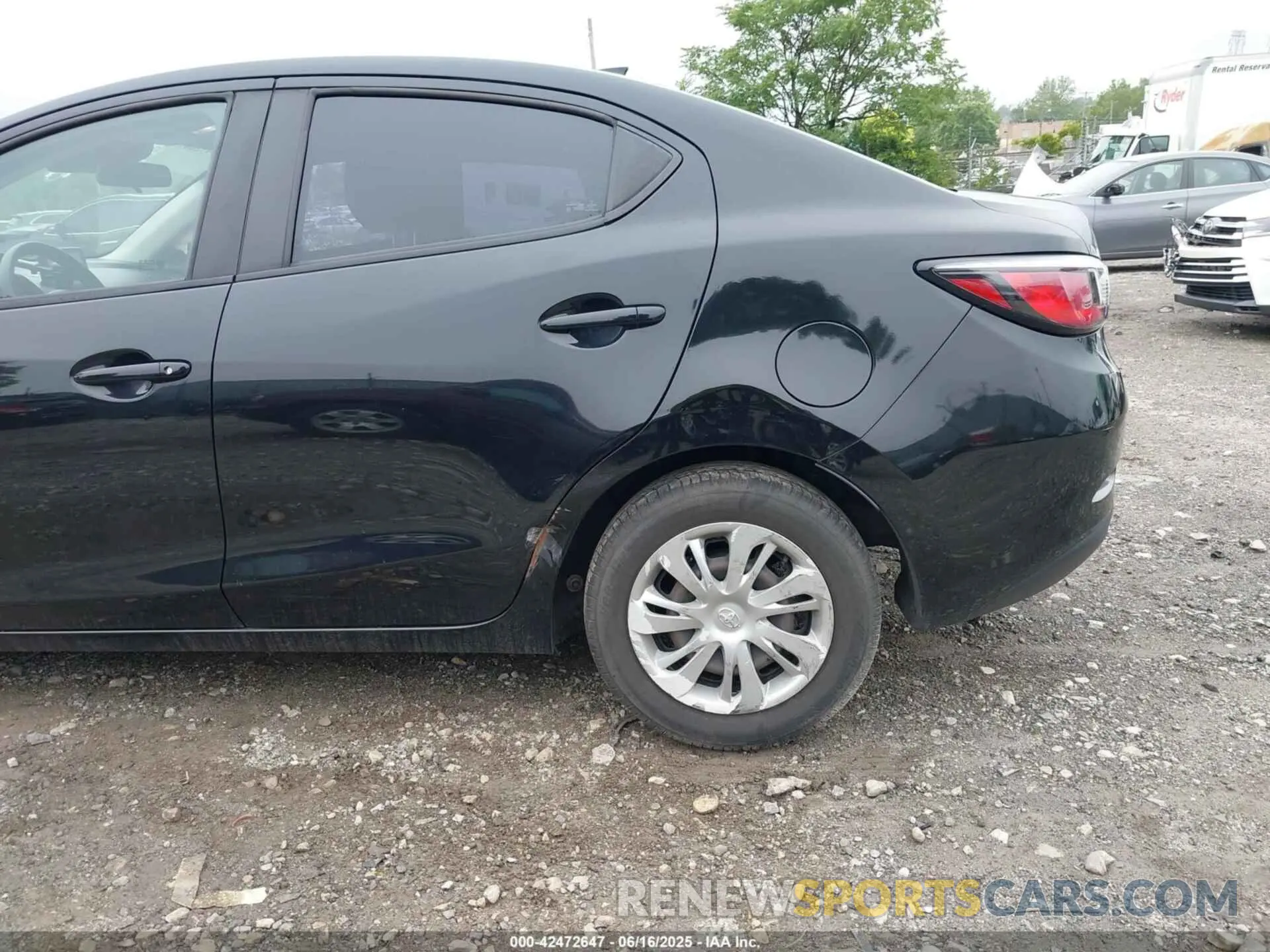 17 Photograph of a damaged car 3MYDLBYV5KY520984 TOYOTA YARIS 2019
