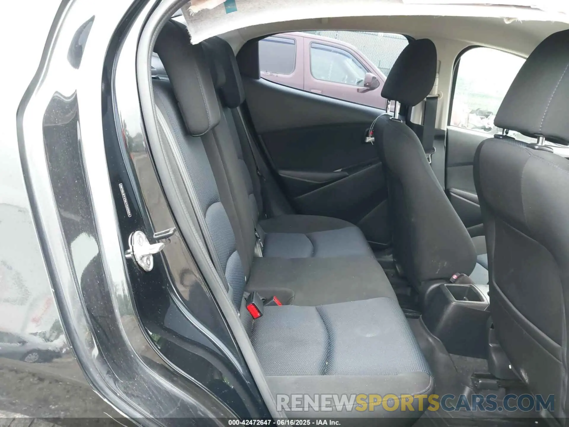 8 Photograph of a damaged car 3MYDLBYV5KY520984 TOYOTA YARIS 2019