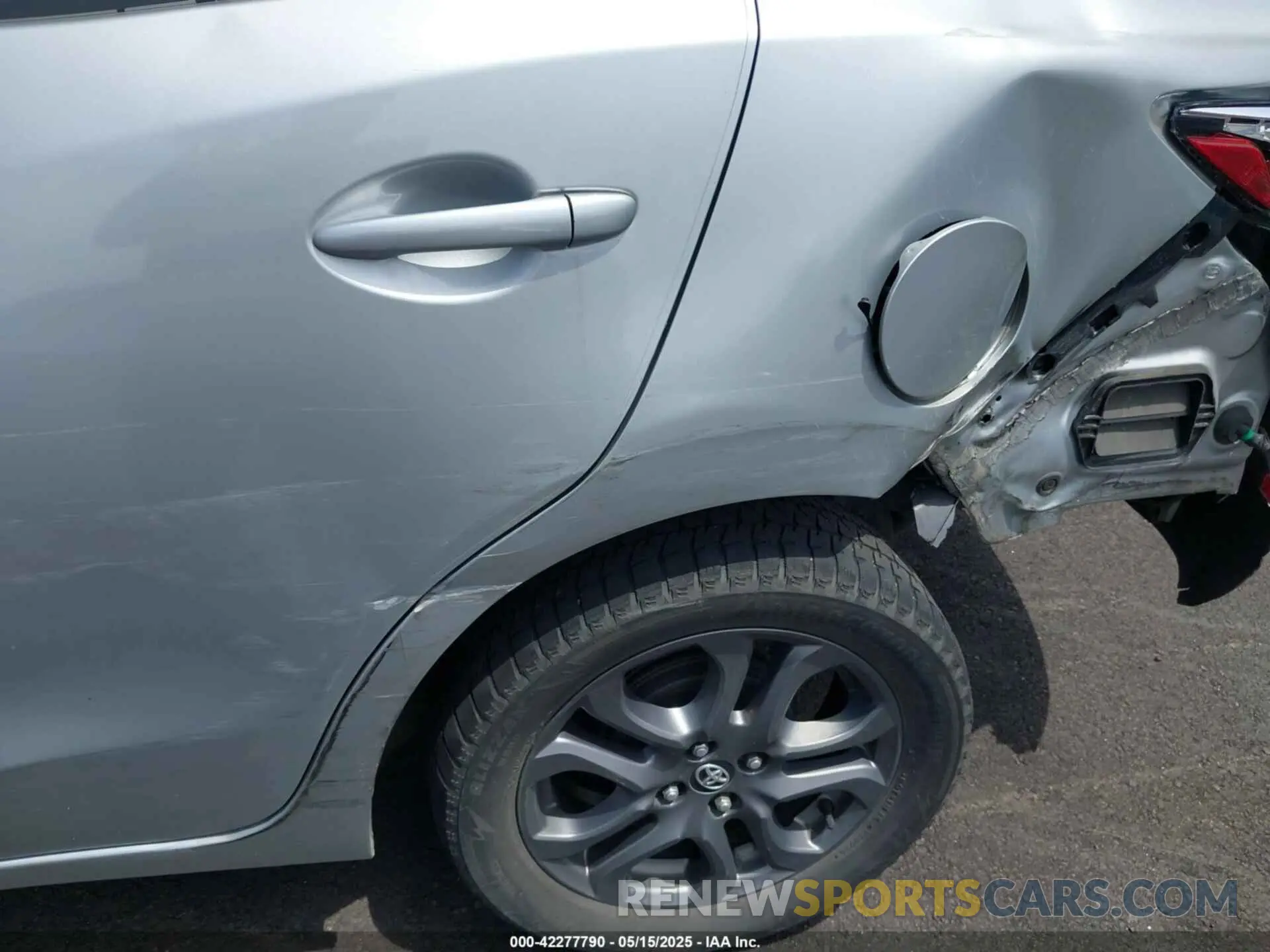 18 Фотография поврежденного автомобиля 3MYDLBYV6KY516605 TOYOTA YARIS 2019