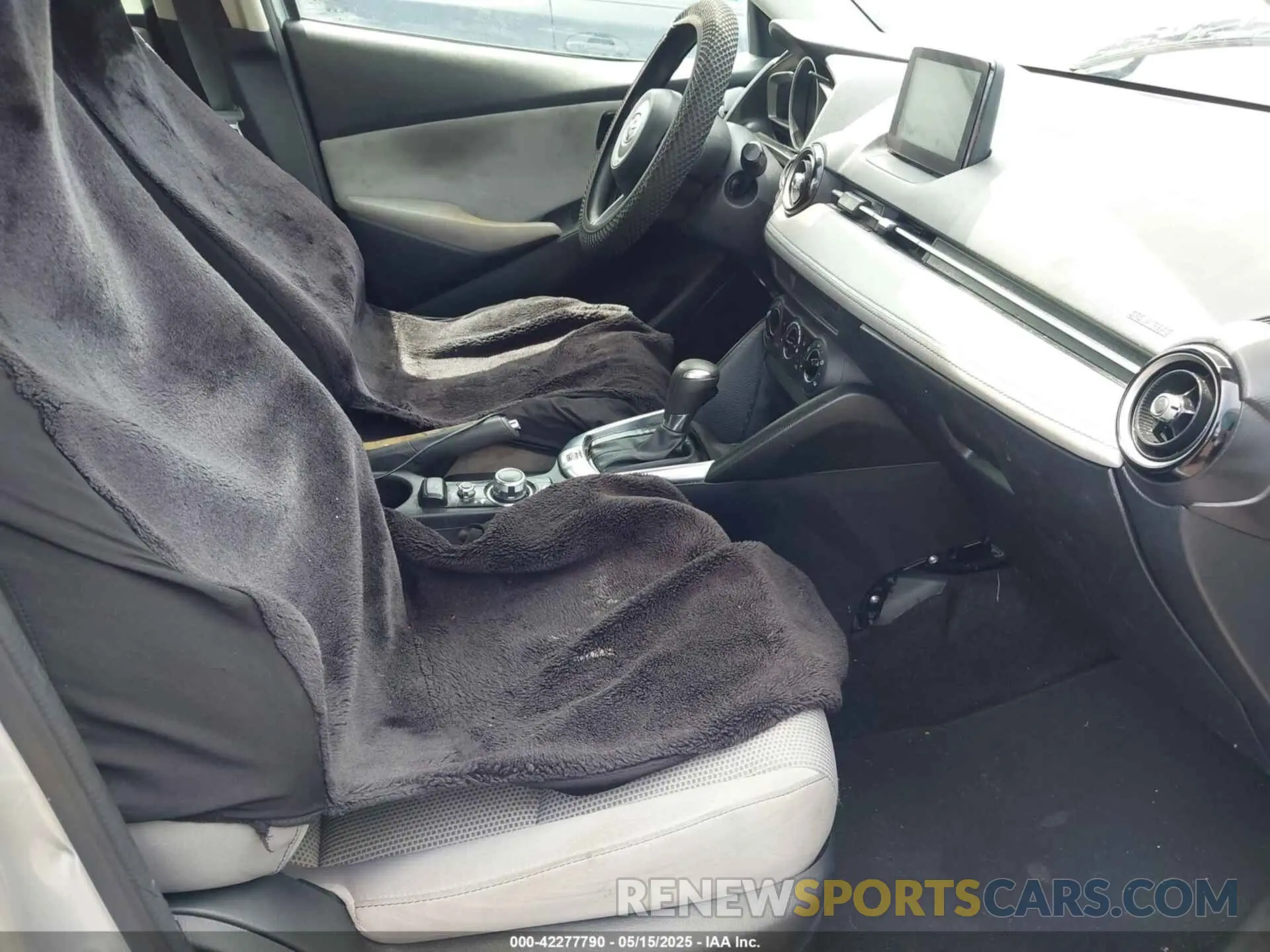 5 Фотография поврежденного автомобиля 3MYDLBYV6KY516605 TOYOTA YARIS 2019