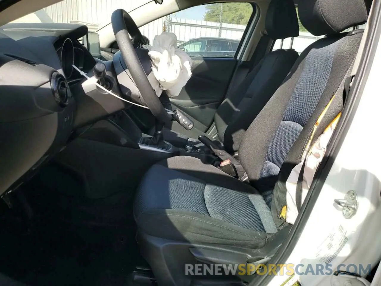 7 Photograph of a damaged car 3MYDLBYV6KY516622 TOYOTA YARIS 2019