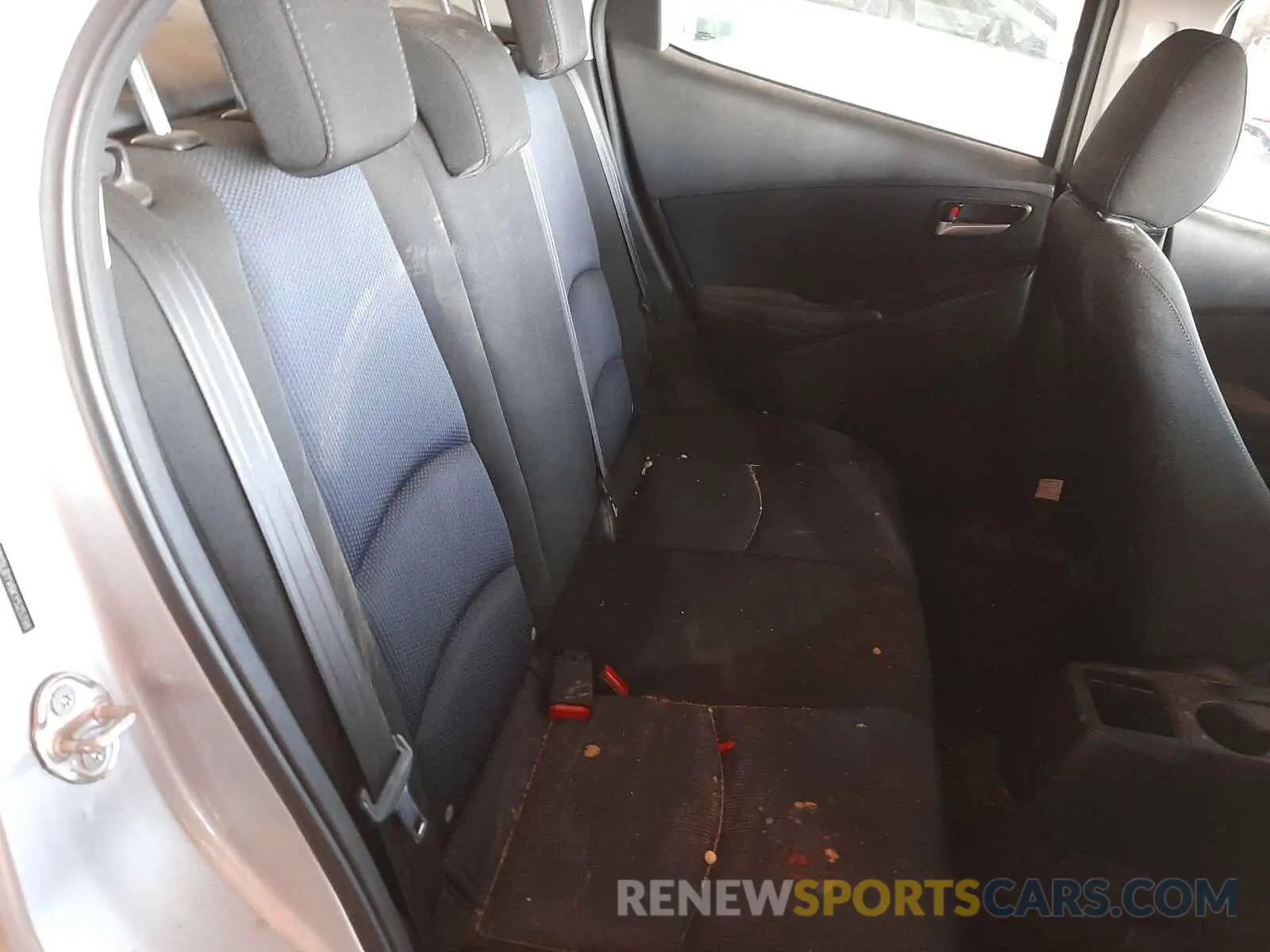 6 Photograph of a damaged car 3MYDLBYV6KY525398 TOYOTA YARIS 2019