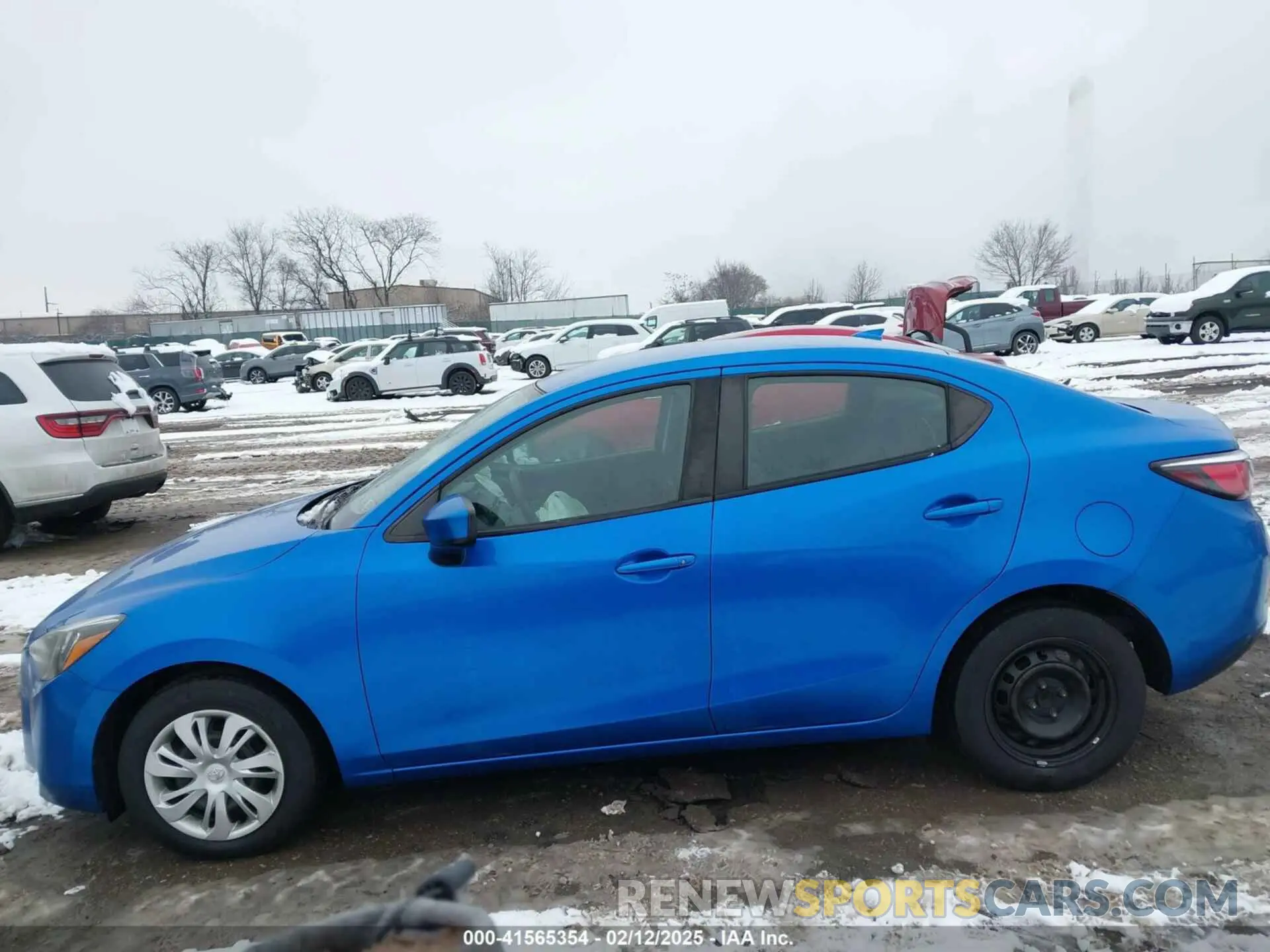 14 Photograph of a damaged car 3MYDLBYV6KY528625 TOYOTA YARIS 2019